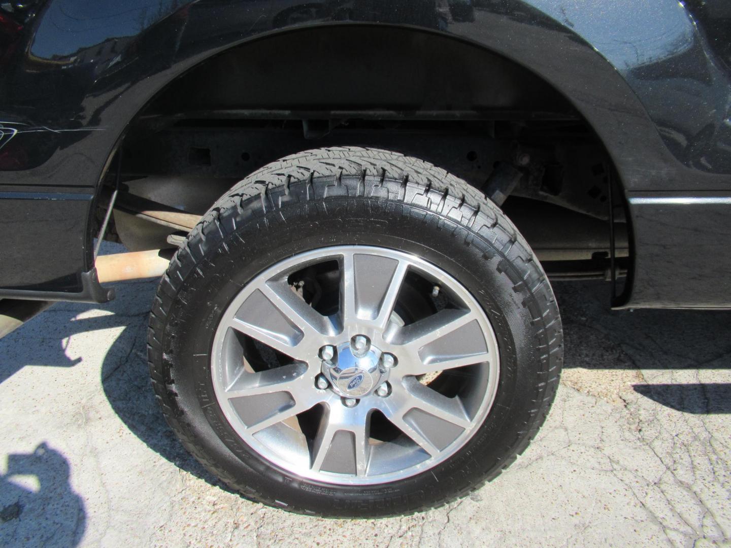 2014 Black /Gray Ford F-150 XLT SuperCab 8-ft. Bed 2WD (1FTEX1CM4EF) with an 3.7L V6 DOHC 24V engine, Automatic transmission, located at 1511 North Shepherd Dr., Houston, TX, 77008, (281) 657-1221, 29.798361, -95.412560 - 2014 FORD F-150 STX VIN: 1FTEX1CM4EFA27907 1 F T E X 1 C M 4 E F A 2 7 9 0 7 4 DOOR EXTENDED CAB PICKUP 3.7L V6 F DOHC 24V FLEX FUEL REAR WHEEL DRIVE - Photo#15