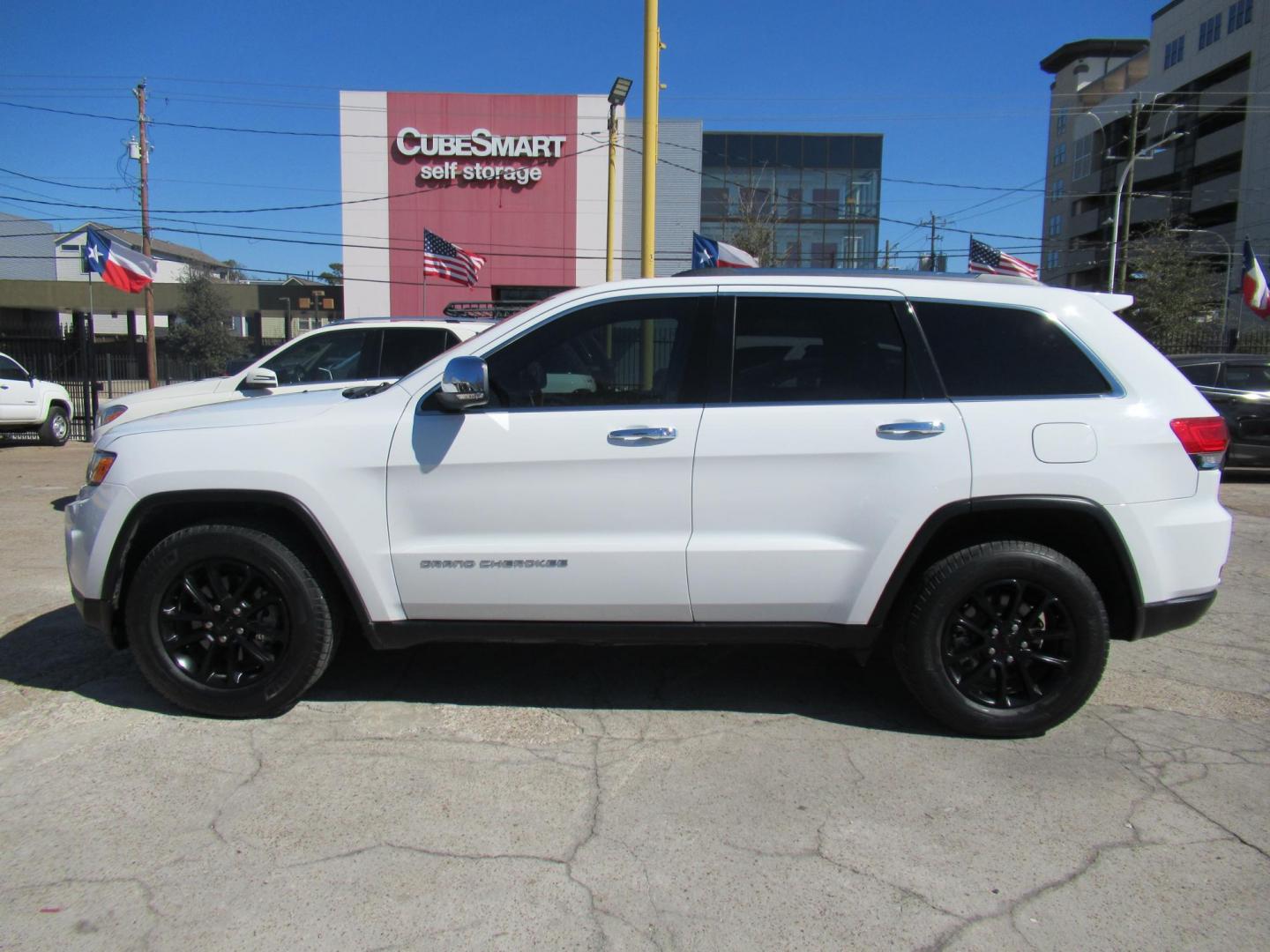 2015 White /Black Jeep Grand Cherokee Limited 2WD (1C4RJEBG5FC) with an 3.6L V6 DOHC 24V engine, 8-Speed Automatic transmission, located at 1511 North Shepherd Dr., Houston, TX, 77008, (281) 657-1221, 29.798361, -95.412560 - 2015 JEEP GRAND CHEROKEE LIMITED VIN: 1C4RJEBG5FC825406 1 C 4 R J E B G 5 F C 8 2 5 4 0 6 4 DOOR WAGON/SPORT UTILITY 3.6L V6 F DOHC 24V GASOLINE REAR WHEEL DRIVE - Photo#18
