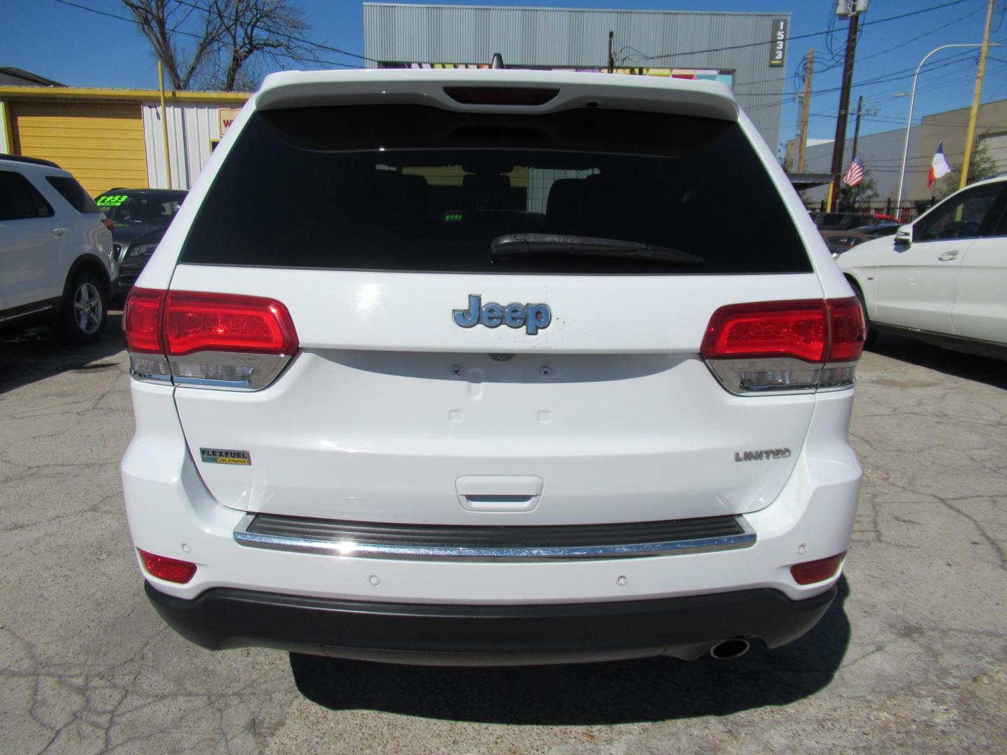 2015 White /Black Jeep Grand Cherokee Limited 2WD (1C4RJEBG5FC) with an 3.6L V6 DOHC 24V engine, 8-Speed Automatic transmission, located at 1511 North Shepherd Dr., Houston, TX, 77008, (281) 657-1221, 29.798361, -95.412560 - 2015 JEEP GRAND CHEROKEE LIMITED VIN: 1C4RJEBG5FC825406 1 C 4 R J E B G 5 F C 8 2 5 4 0 6 4 DOOR WAGON/SPORT UTILITY 3.6L V6 F DOHC 24V GASOLINE REAR WHEEL DRIVE - Photo#20