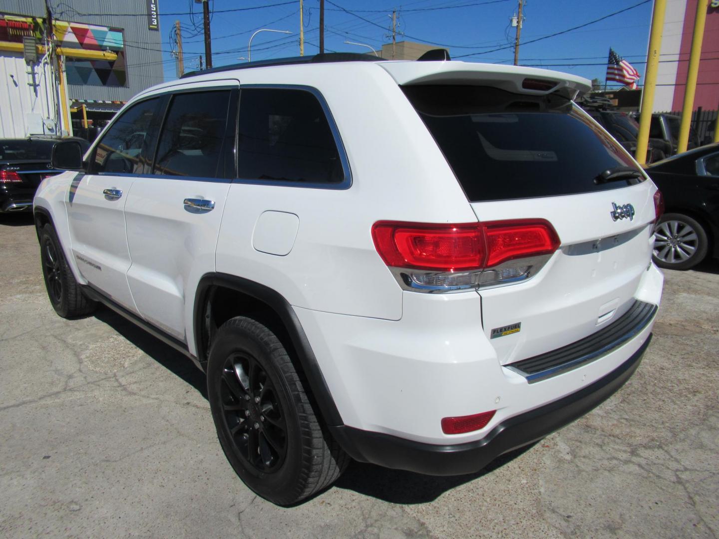 2015 White /Black Jeep Grand Cherokee Limited 2WD (1C4RJEBG5FC) with an 3.6L V6 DOHC 24V engine, 8-Speed Automatic transmission, located at 1511 North Shepherd Dr., Houston, TX, 77008, (281) 657-1221, 29.798361, -95.412560 - 2015 JEEP GRAND CHEROKEE LIMITED VIN: 1C4RJEBG5FC825406 1 C 4 R J E B G 5 F C 8 2 5 4 0 6 4 DOOR WAGON/SPORT UTILITY 3.6L V6 F DOHC 24V GASOLINE REAR WHEEL DRIVE - Photo#19