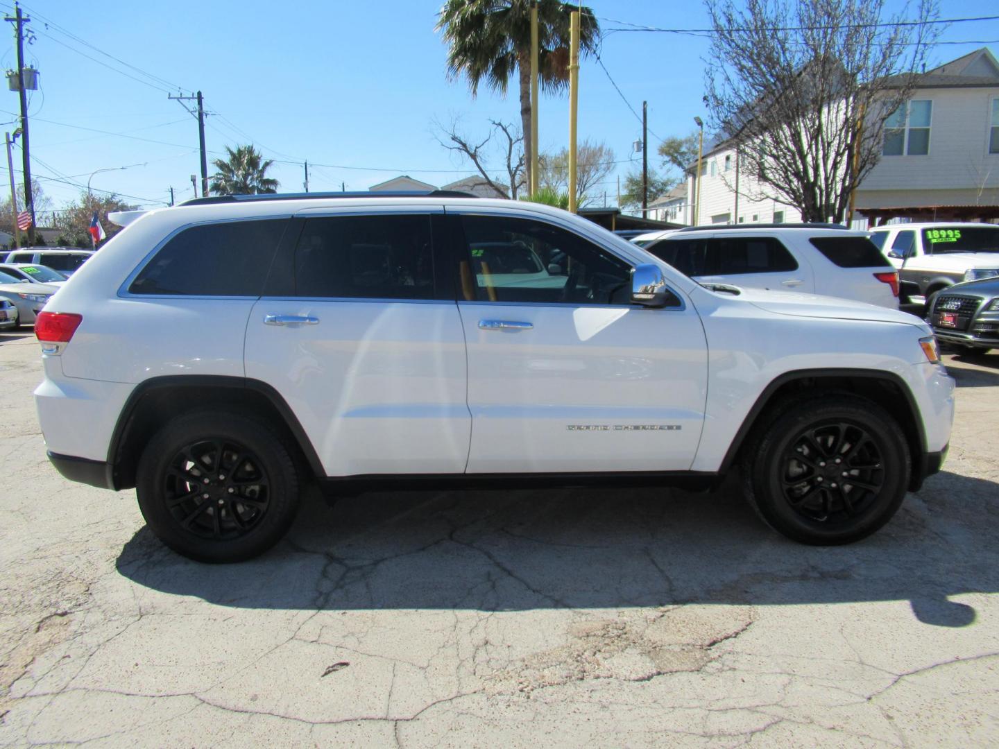 2015 White /Black Jeep Grand Cherokee Limited 2WD (1C4RJEBG5FC) with an 3.6L V6 DOHC 24V engine, 8-Speed Automatic transmission, located at 1511 North Shepherd Dr., Houston, TX, 77008, (281) 657-1221, 29.798361, -95.412560 - 2015 JEEP GRAND CHEROKEE LIMITED VIN: 1C4RJEBG5FC825406 1 C 4 R J E B G 5 F C 8 2 5 4 0 6 4 DOOR WAGON/SPORT UTILITY 3.6L V6 F DOHC 24V GASOLINE REAR WHEEL DRIVE - Photo#23