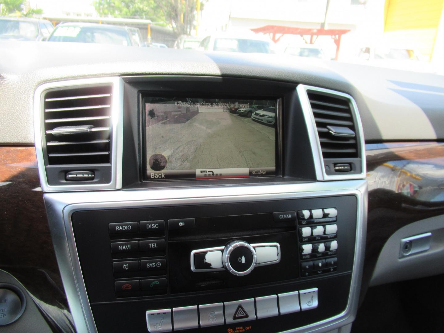 2013 Blue /Gray Mercedes-Benz M-Class ML350 4MATIC (4JGDA5JB1DA) with an 3.5L V6 DOHC 24V engine, Automatic transmission, located at 1511 North Shepherd Dr., Houston, TX, 77008, (281) 657-1221, 29.798361, -95.412560 - 2013 MERCEDES-BENZ M-CLASS ML 350 VIN: 4JGDA5JB1DA243842 4 J G D A 5 J B 1 D A 2 4 3 8 4 2 4 DOOR WAGON/SPORT UTILITY 3.5L V6 F DOHC 24V GASOLINE REAR WHEEL DRIVE- Photo#1