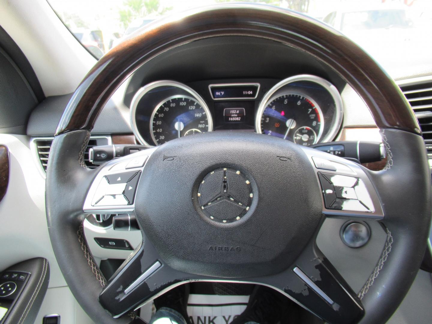 2013 Blue /Gray Mercedes-Benz M-Class ML350 4MATIC (4JGDA5JB1DA) with an 3.5L V6 DOHC 24V engine, Automatic transmission, located at 1511 North Shepherd Dr., Houston, TX, 77008, (281) 657-1221, 29.798361, -95.412560 - 2013 MERCEDES-BENZ M-CLASS ML 350 VIN: 4JGDA5JB1DA243842 4 J G D A 5 J B 1 D A 2 4 3 8 4 2 4 DOOR WAGON/SPORT UTILITY 3.5L V6 F DOHC 24V GASOLINE REAR WHEEL DRIVE- Photo#3