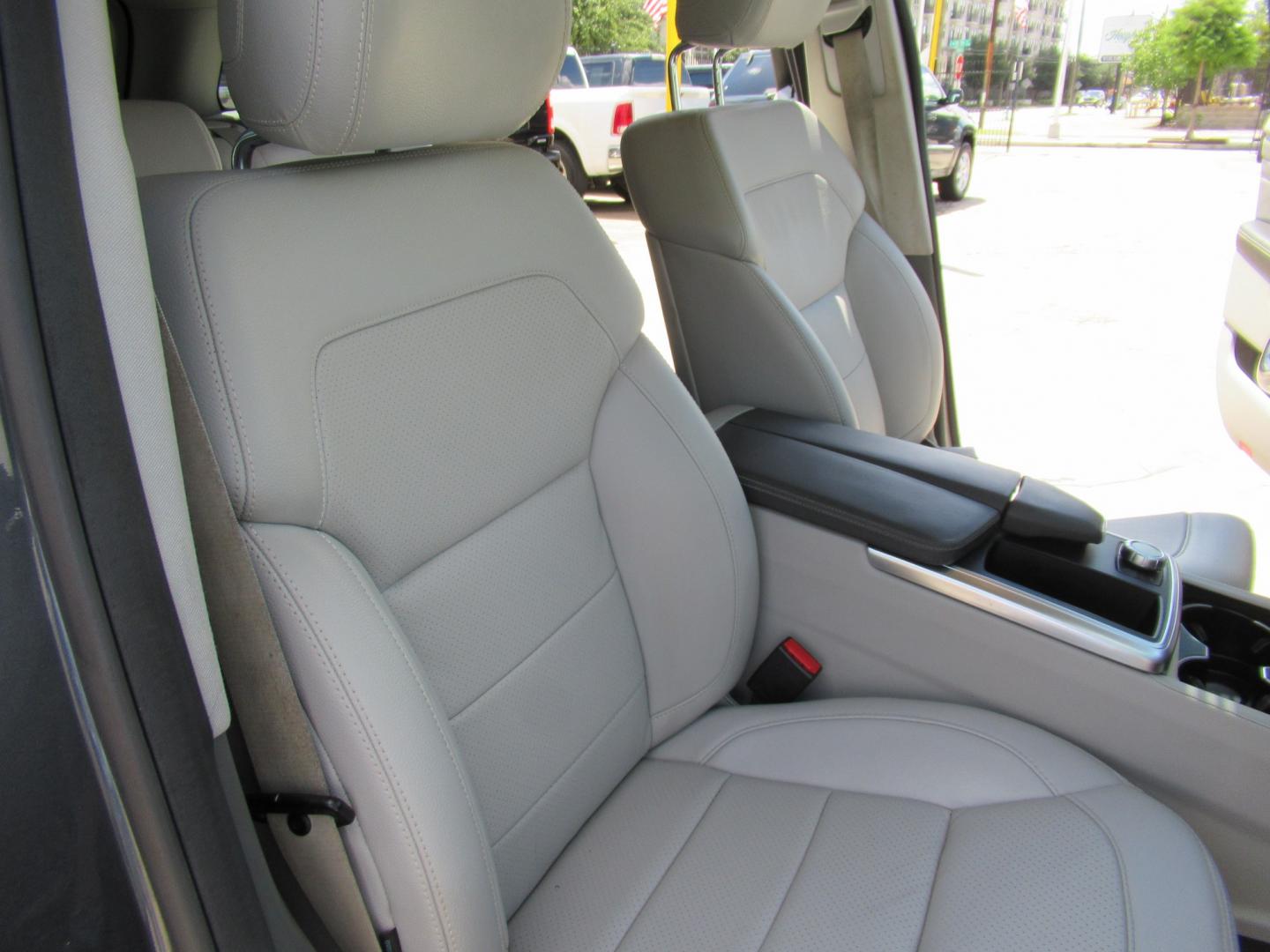 2013 Blue /Gray Mercedes-Benz M-Class ML350 4MATIC (4JGDA5JB1DA) with an 3.5L V6 DOHC 24V engine, Automatic transmission, located at 1511 North Shepherd Dr., Houston, TX, 77008, (281) 657-1221, 29.798361, -95.412560 - 2013 MERCEDES-BENZ M-CLASS ML 350 VIN: 4JGDA5JB1DA243842 4 J G D A 5 J B 1 D A 2 4 3 8 4 2 4 DOOR WAGON/SPORT UTILITY 3.5L V6 F DOHC 24V GASOLINE REAR WHEEL DRIVE- Photo#15