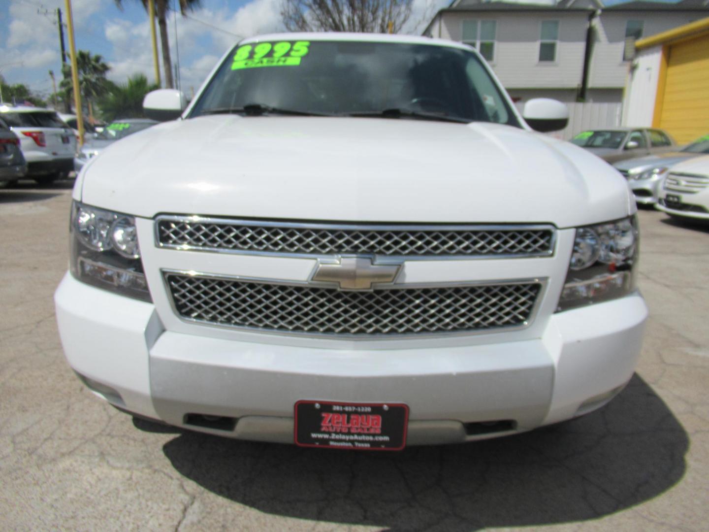 2009 White /Tan Chevrolet Avalanche LT1 4WD (3GNFK22369G) with an 5.3L V8 OHV 16V FFV engine, Automatic transmission, located at 1511 North Shepherd Dr., Houston, TX, 77008, (281) 657-1221, 29.798361, -95.412560 - 2009 CHEVROLET AVALANCHE LT VIN: 3GNFK22369G122904 3 G N F K 2 2 3 6 9 G 1 2 2 9 0 4 SPORT PICKUP 5.3L V8 F OHV 16V FLEX FUEL REAR WHEEL DRIVE W/ 4X4 - Photo#19