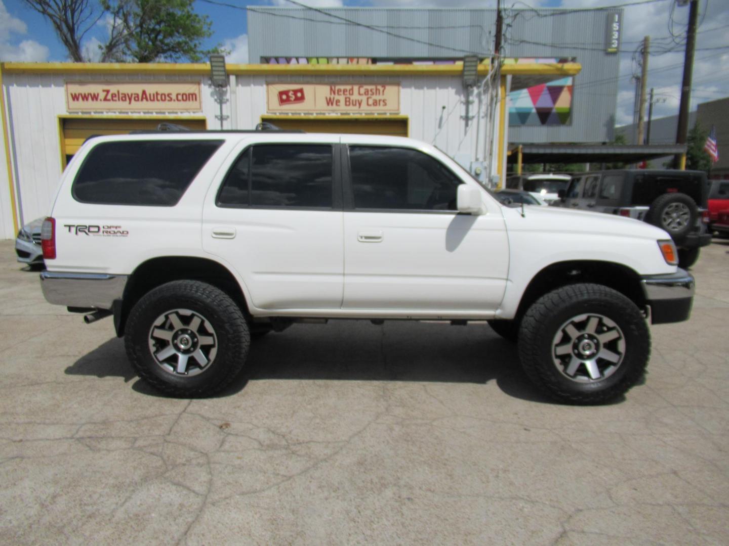1999 White /Tan Toyota 4Runner SR5 4WD (JT3HN86R2X0) with an 3.4L V6 DOHC 24V engine, Manual transmission, located at 1511 North Shepherd Dr., Houston, TX, 77008, (281) 657-1221, 29.798361, -95.412560 - 1999 TOYOTA 4RUNNER SR5 VIN: JT3HN86R2X0209442 J T 3 H N 8 6 R 2 X 0 2 0 9 4 4 2 4 DOOR WAGON/SPORT UTILITY 3.4L V6 F DOHC 24V GASOLINE REAR WHEEL DRIVE W/ 4X4 - Photo#0