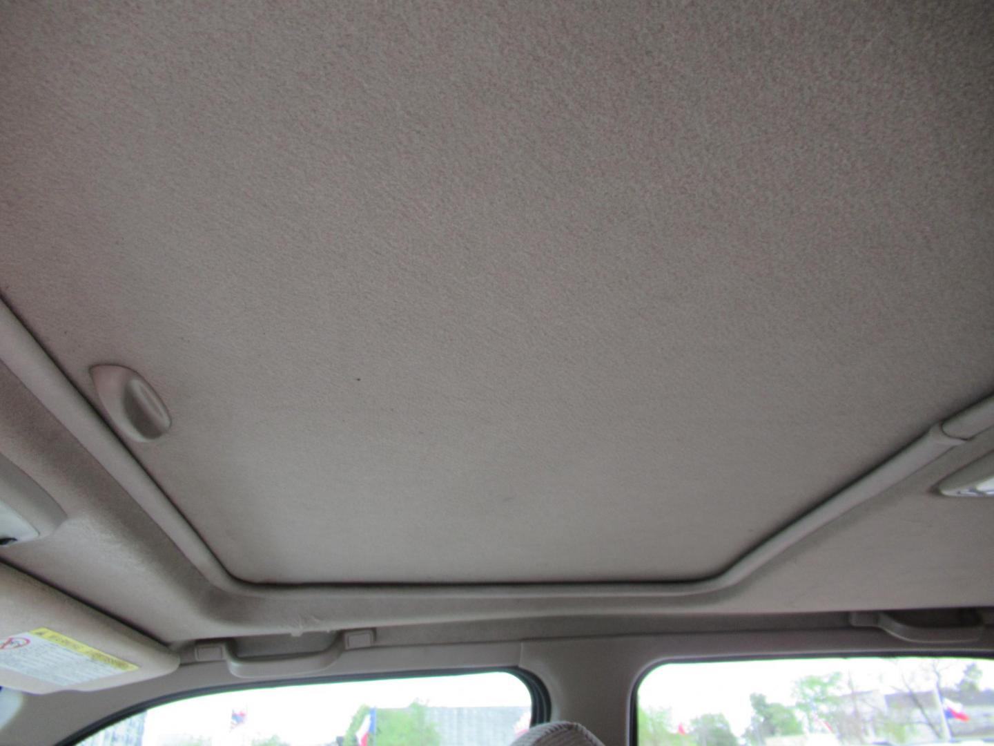 1999 White /Tan Toyota 4Runner SR5 4WD (JT3HN86R2X0) with an 3.4L V6 DOHC 24V engine, Manual transmission, located at 1511 North Shepherd Dr., Houston, TX, 77008, (281) 657-1221, 29.798361, -95.412560 - 1999 TOYOTA 4RUNNER SR5 VIN: JT3HN86R2X0209442 J T 3 H N 8 6 R 2 X 0 2 0 9 4 4 2 4 DOOR WAGON/SPORT UTILITY 3.4L V6 F DOHC 24V GASOLINE REAR WHEEL DRIVE W/ 4X4 - Photo#9