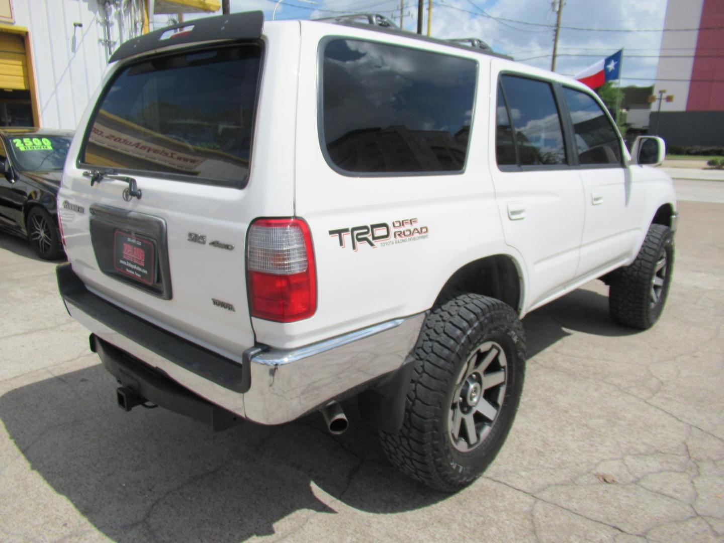 1999 White /Tan Toyota 4Runner SR5 4WD (JT3HN86R2X0) with an 3.4L V6 DOHC 24V engine, Manual transmission, located at 1511 North Shepherd Dr., Houston, TX, 77008, (281) 657-1221, 29.798361, -95.412560 - 1999 TOYOTA 4RUNNER SR5 VIN: JT3HN86R2X0209442 J T 3 H N 8 6 R 2 X 0 2 0 9 4 4 2 4 DOOR WAGON/SPORT UTILITY 3.4L V6 F DOHC 24V GASOLINE REAR WHEEL DRIVE W/ 4X4 - Photo#13