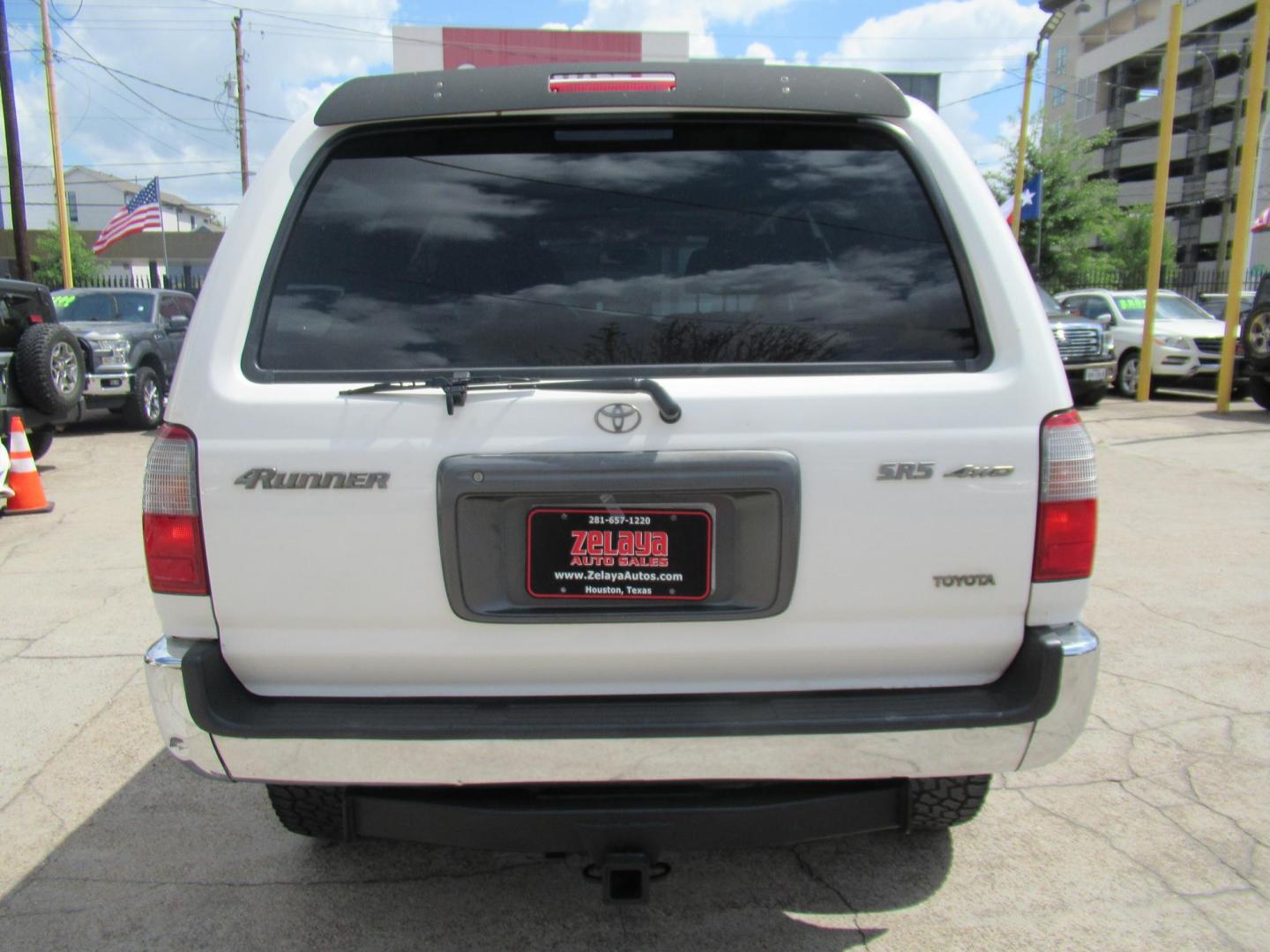 1999 White /Tan Toyota 4Runner SR5 4WD (JT3HN86R2X0) with an 3.4L V6 DOHC 24V engine, Manual transmission, located at 1511 North Shepherd Dr., Houston, TX, 77008, (281) 657-1221, 29.798361, -95.412560 - 1999 TOYOTA 4RUNNER SR5 VIN: JT3HN86R2X0209442 J T 3 H N 8 6 R 2 X 0 2 0 9 4 4 2 4 DOOR WAGON/SPORT UTILITY 3.4L V6 F DOHC 24V GASOLINE REAR WHEEL DRIVE W/ 4X4 - Photo#14