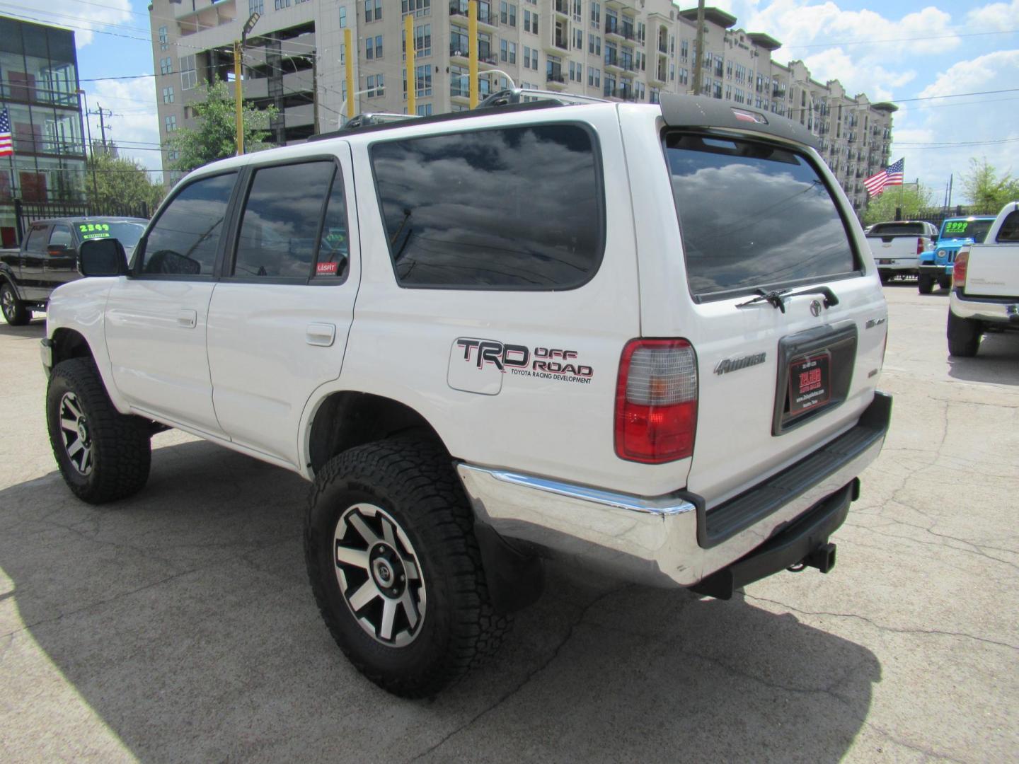 1999 White /Tan Toyota 4Runner SR5 4WD (JT3HN86R2X0) with an 3.4L V6 DOHC 24V engine, Manual transmission, located at 1511 North Shepherd Dr., Houston, TX, 77008, (281) 657-1221, 29.798361, -95.412560 - 1999 TOYOTA 4RUNNER SR5 VIN: JT3HN86R2X0209442 J T 3 H N 8 6 R 2 X 0 2 0 9 4 4 2 4 DOOR WAGON/SPORT UTILITY 3.4L V6 F DOHC 24V GASOLINE REAR WHEEL DRIVE W/ 4X4 - Photo#15