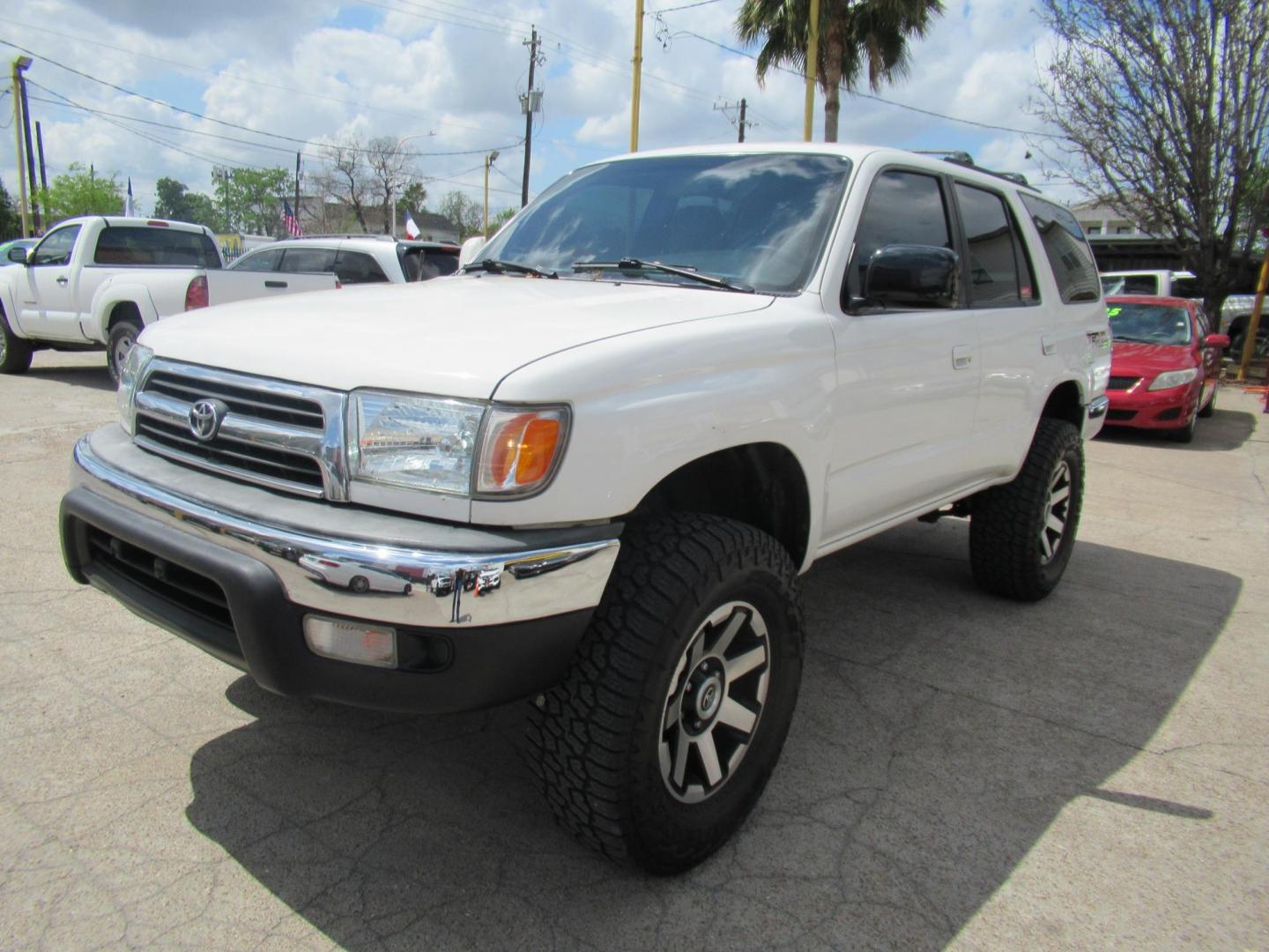 1999 White /Tan Toyota 4Runner SR5 4WD (JT3HN86R2X0) with an 3.4L V6 DOHC 24V engine, Manual transmission, located at 1511 North Shepherd Dr., Houston, TX, 77008, (281) 657-1221, 29.798361, -95.412560 - 1999 TOYOTA 4RUNNER SR5 VIN: JT3HN86R2X0209442 J T 3 H N 8 6 R 2 X 0 2 0 9 4 4 2 4 DOOR WAGON/SPORT UTILITY 3.4L V6 F DOHC 24V GASOLINE REAR WHEEL DRIVE W/ 4X4 - Photo#17