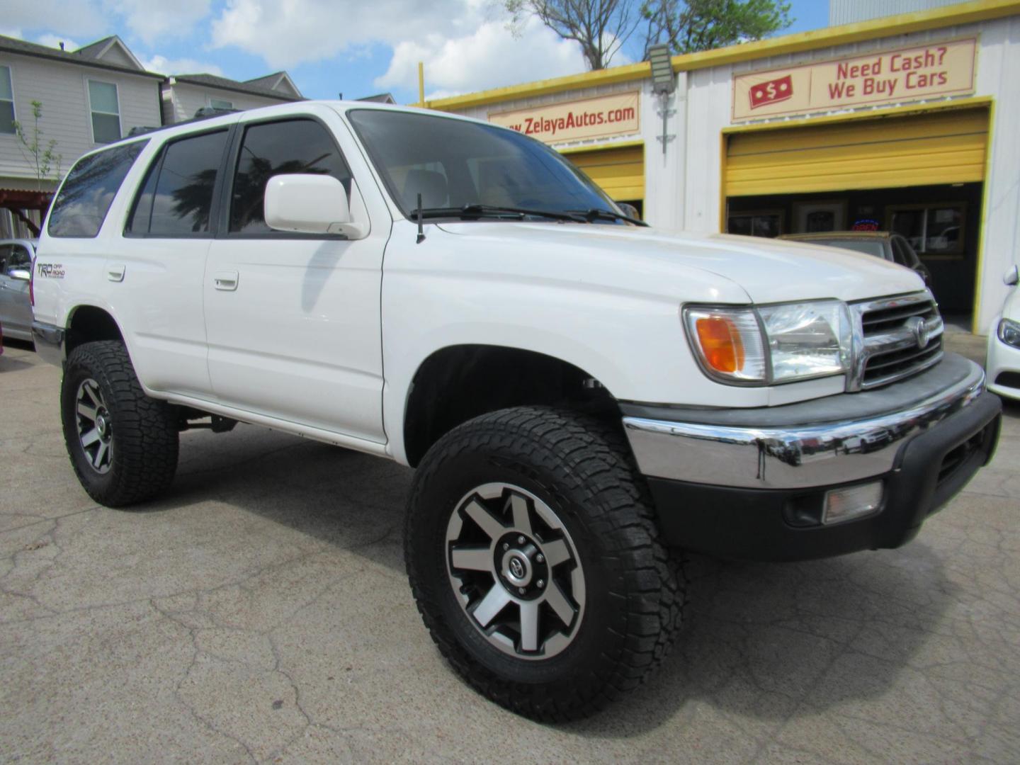 1999 White /Tan Toyota 4Runner SR5 4WD (JT3HN86R2X0) with an 3.4L V6 DOHC 24V engine, Manual transmission, located at 1511 North Shepherd Dr., Houston, TX, 77008, (281) 657-1221, 29.798361, -95.412560 - 1999 TOYOTA 4RUNNER SR5 VIN: JT3HN86R2X0209442 J T 3 H N 8 6 R 2 X 0 2 0 9 4 4 2 4 DOOR WAGON/SPORT UTILITY 3.4L V6 F DOHC 24V GASOLINE REAR WHEEL DRIVE W/ 4X4 - Photo#20