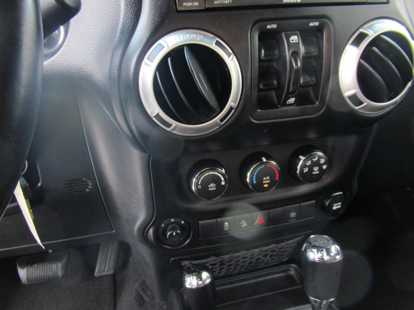 2017 BLUE /Black Jeep Wrangler Unlimited Sahara 4WD (1C4BJWEG1HL) with an 3.6L V6 DOHC 24V FFV engine, Automatic transmission, located at 1511 North Shepherd Dr., Houston, TX, 77008, (281) 657-1221, 29.798361, -95.412560 - 2017 JEEP WRANGLER UNLIMITED SAHARA VIN: 1C4BJWEG1HL571389 1 C 4 B J W E G 1 H L 5 7 1 3 8 9 4 DOOR WAGON/SPORT UTILITY 3.6L V6 F DOHC 24V GASOLINE REAR WHEEL DRIVE W/ 4X4 - Photo#5