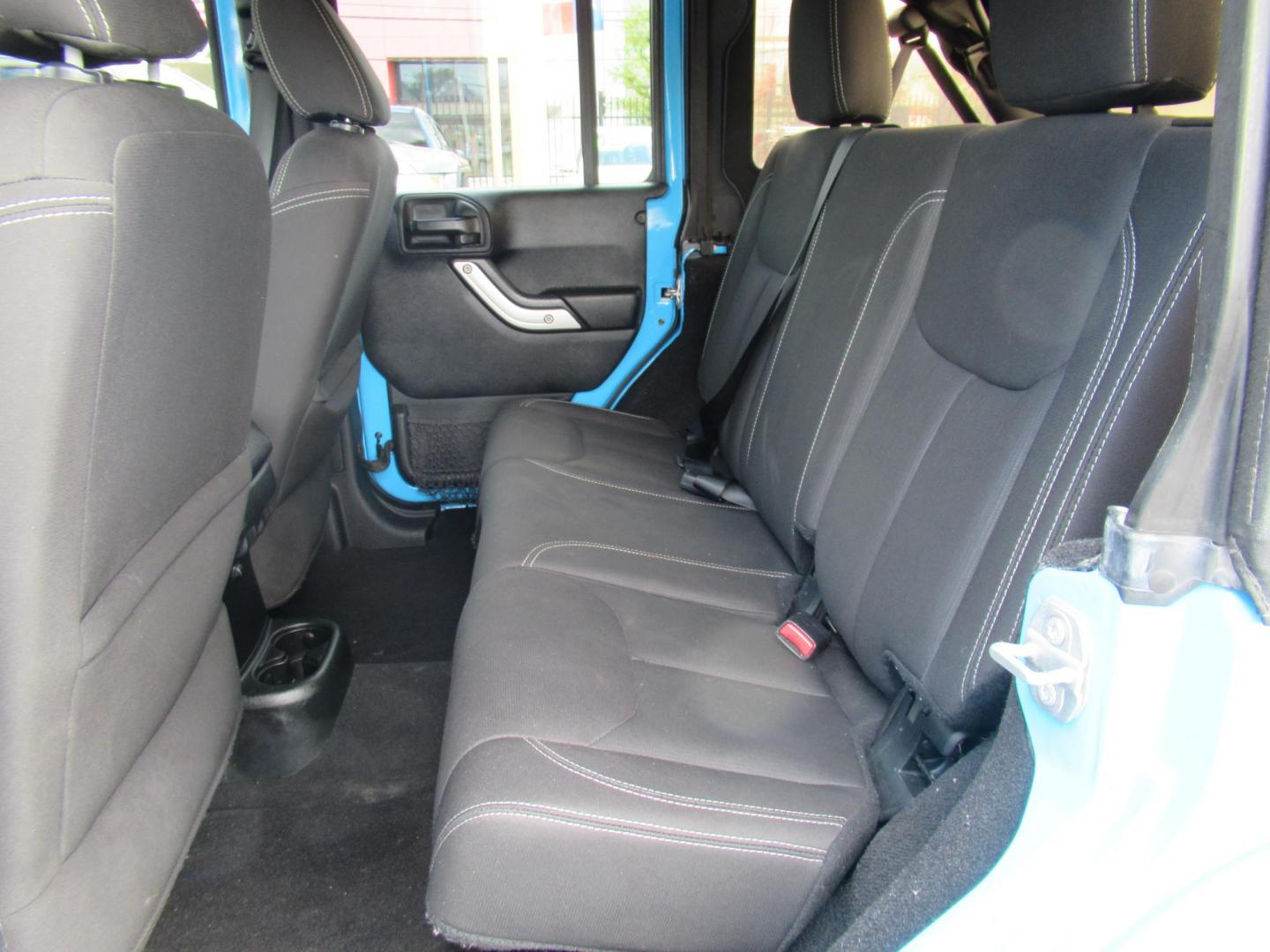 2017 BLUE /Black Jeep Wrangler Unlimited Sahara 4WD (1C4BJWEG1HL) with an 3.6L V6 DOHC 24V FFV engine, Automatic transmission, located at 1511 North Shepherd Dr., Houston, TX, 77008, (281) 657-1221, 29.798361, -95.412560 - 2017 JEEP WRANGLER UNLIMITED SAHARA VIN: 1C4BJWEG1HL571389 1 C 4 B J W E G 1 H L 5 7 1 3 8 9 4 DOOR WAGON/SPORT UTILITY 3.6L V6 F DOHC 24V GASOLINE REAR WHEEL DRIVE W/ 4X4 - Photo#7