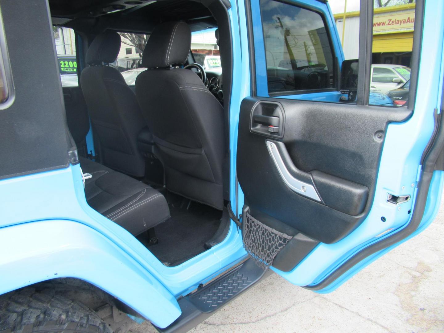 2017 BLUE /Black Jeep Wrangler Unlimited Sahara 4WD (1C4BJWEG1HL) with an 3.6L V6 DOHC 24V FFV engine, Automatic transmission, located at 1511 North Shepherd Dr., Houston, TX, 77008, (281) 657-1221, 29.798361, -95.412560 - 2017 JEEP WRANGLER UNLIMITED SAHARA VIN: 1C4BJWEG1HL571389 1 C 4 B J W E G 1 H L 5 7 1 3 8 9 4 DOOR WAGON/SPORT UTILITY 3.6L V6 F DOHC 24V GASOLINE REAR WHEEL DRIVE W/ 4X4 - Photo#10