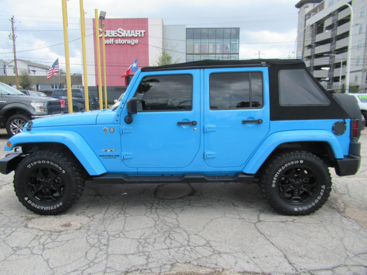 2017 BLUE /Black Jeep Wrangler Unlimited Sahara 4WD (1C4BJWEG1HL) with an 3.6L V6 DOHC 24V FFV engine, Automatic transmission, located at 1511 North Shepherd Dr., Houston, TX, 77008, (281) 657-1221, 29.798361, -95.412560 - 2017 JEEP WRANGLER UNLIMITED SAHARA VIN: 1C4BJWEG1HL571389 1 C 4 B J W E G 1 H L 5 7 1 3 8 9 4 DOOR WAGON/SPORT UTILITY 3.6L V6 F DOHC 24V GASOLINE REAR WHEEL DRIVE W/ 4X4 - Photo#13