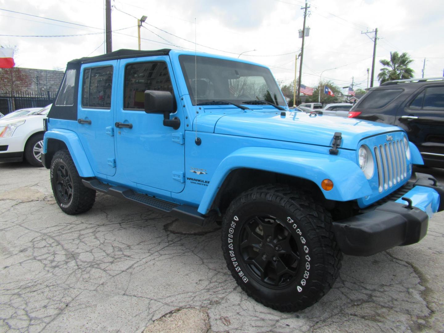 2017 BLUE /Black Jeep Wrangler Unlimited Sahara 4WD (1C4BJWEG1HL) with an 3.6L V6 DOHC 24V FFV engine, Automatic transmission, located at 1511 North Shepherd Dr., Houston, TX, 77008, (281) 657-1221, 29.798361, -95.412560 - 2017 JEEP WRANGLER UNLIMITED SAHARA VIN: 1C4BJWEG1HL571389 1 C 4 B J W E G 1 H L 5 7 1 3 8 9 4 DOOR WAGON/SPORT UTILITY 3.6L V6 F DOHC 24V GASOLINE REAR WHEEL DRIVE W/ 4X4 - Photo#16