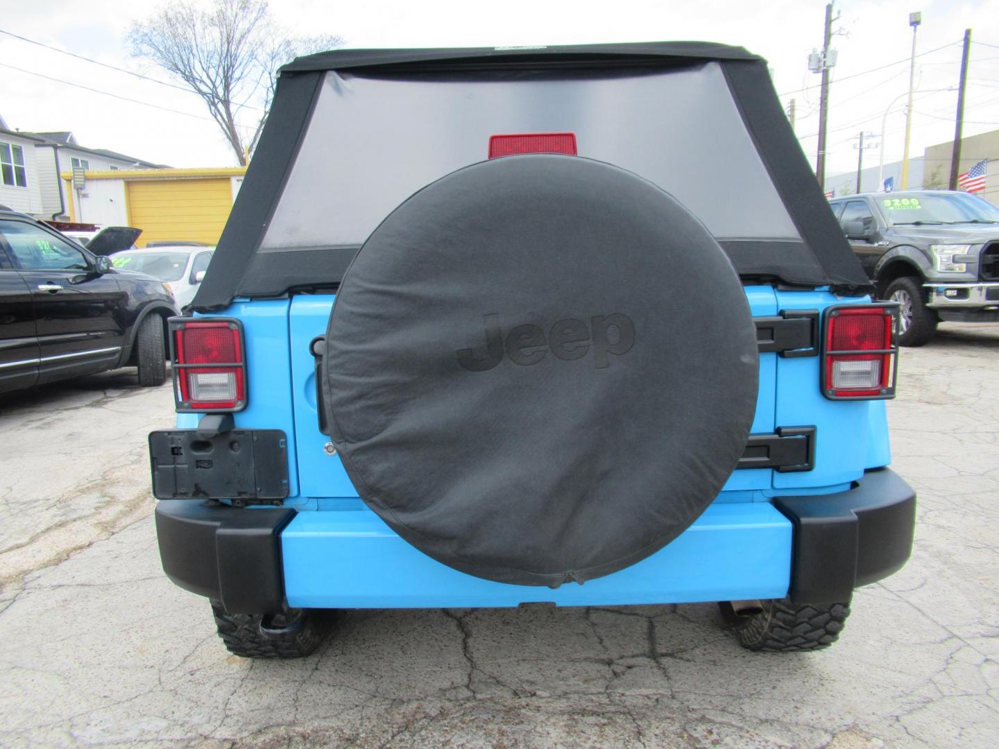 2017 BLUE /Black Jeep Wrangler Unlimited Sahara 4WD (1C4BJWEG1HL) with an 3.6L V6 DOHC 24V FFV engine, Automatic transmission, located at 1511 North Shepherd Dr., Houston, TX, 77008, (281) 657-1221, 29.798361, -95.412560 - 2017 JEEP WRANGLER UNLIMITED SAHARA VIN: 1C4BJWEG1HL571389 1 C 4 B J W E G 1 H L 5 7 1 3 8 9 4 DOOR WAGON/SPORT UTILITY 3.6L V6 F DOHC 24V GASOLINE REAR WHEEL DRIVE W/ 4X4 - Photo#19