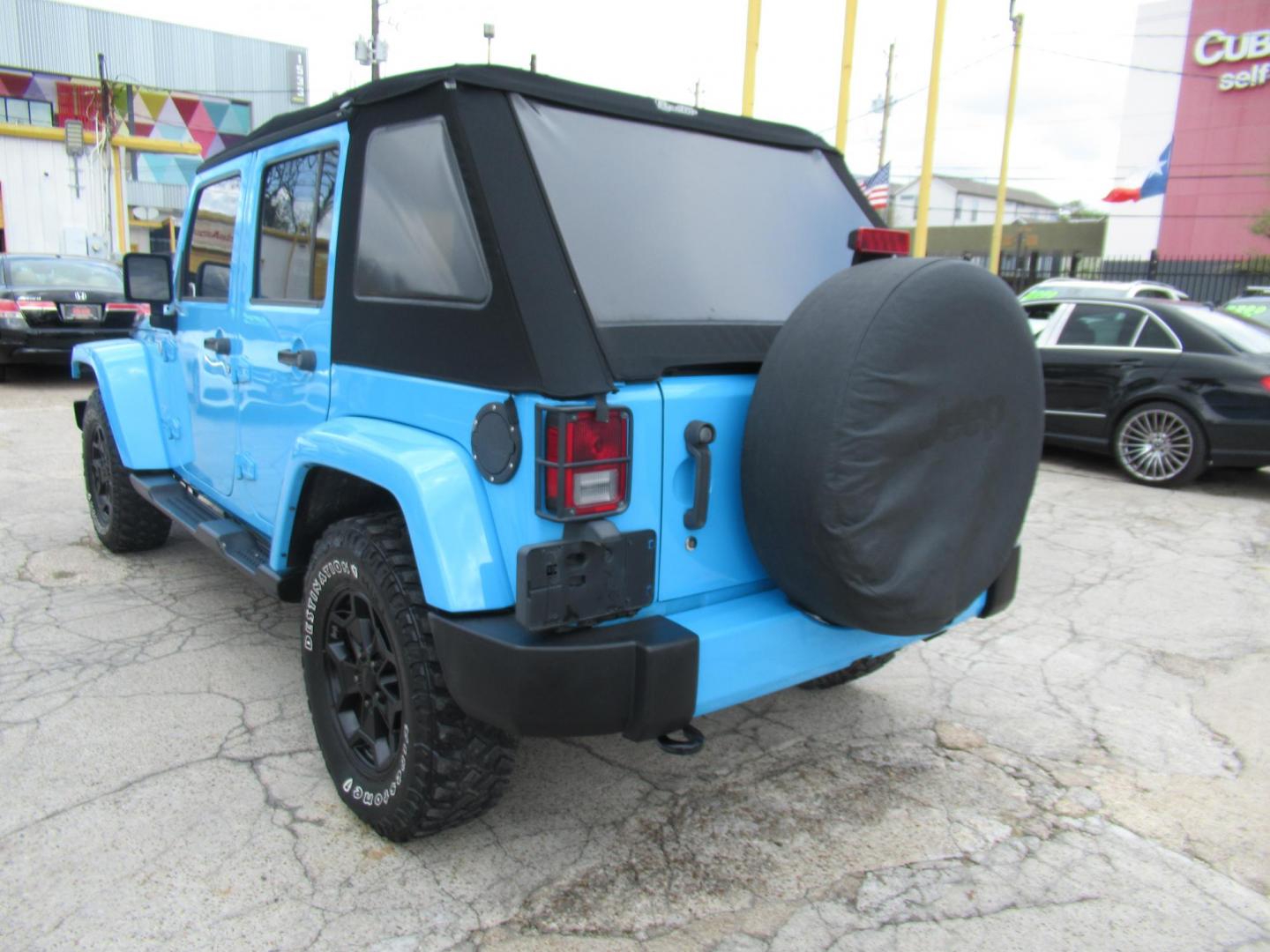 2017 BLUE /Black Jeep Wrangler Unlimited Sahara 4WD (1C4BJWEG1HL) with an 3.6L V6 DOHC 24V FFV engine, Automatic transmission, located at 1511 North Shepherd Dr., Houston, TX, 77008, (281) 657-1221, 29.798361, -95.412560 - 2017 JEEP WRANGLER UNLIMITED SAHARA VIN: 1C4BJWEG1HL571389 1 C 4 B J W E G 1 H L 5 7 1 3 8 9 4 DOOR WAGON/SPORT UTILITY 3.6L V6 F DOHC 24V GASOLINE REAR WHEEL DRIVE W/ 4X4 - Photo#20