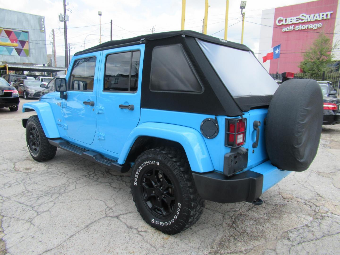 2017 BLUE /Black Jeep Wrangler Unlimited Sahara 4WD (1C4BJWEG1HL) with an 3.6L V6 DOHC 24V FFV engine, Automatic transmission, located at 1511 North Shepherd Dr., Houston, TX, 77008, (281) 657-1221, 29.798361, -95.412560 - 2017 JEEP WRANGLER UNLIMITED SAHARA VIN: 1C4BJWEG1HL571389 1 C 4 B J W E G 1 H L 5 7 1 3 8 9 4 DOOR WAGON/SPORT UTILITY 3.6L V6 F DOHC 24V GASOLINE REAR WHEEL DRIVE W/ 4X4 - Photo#21