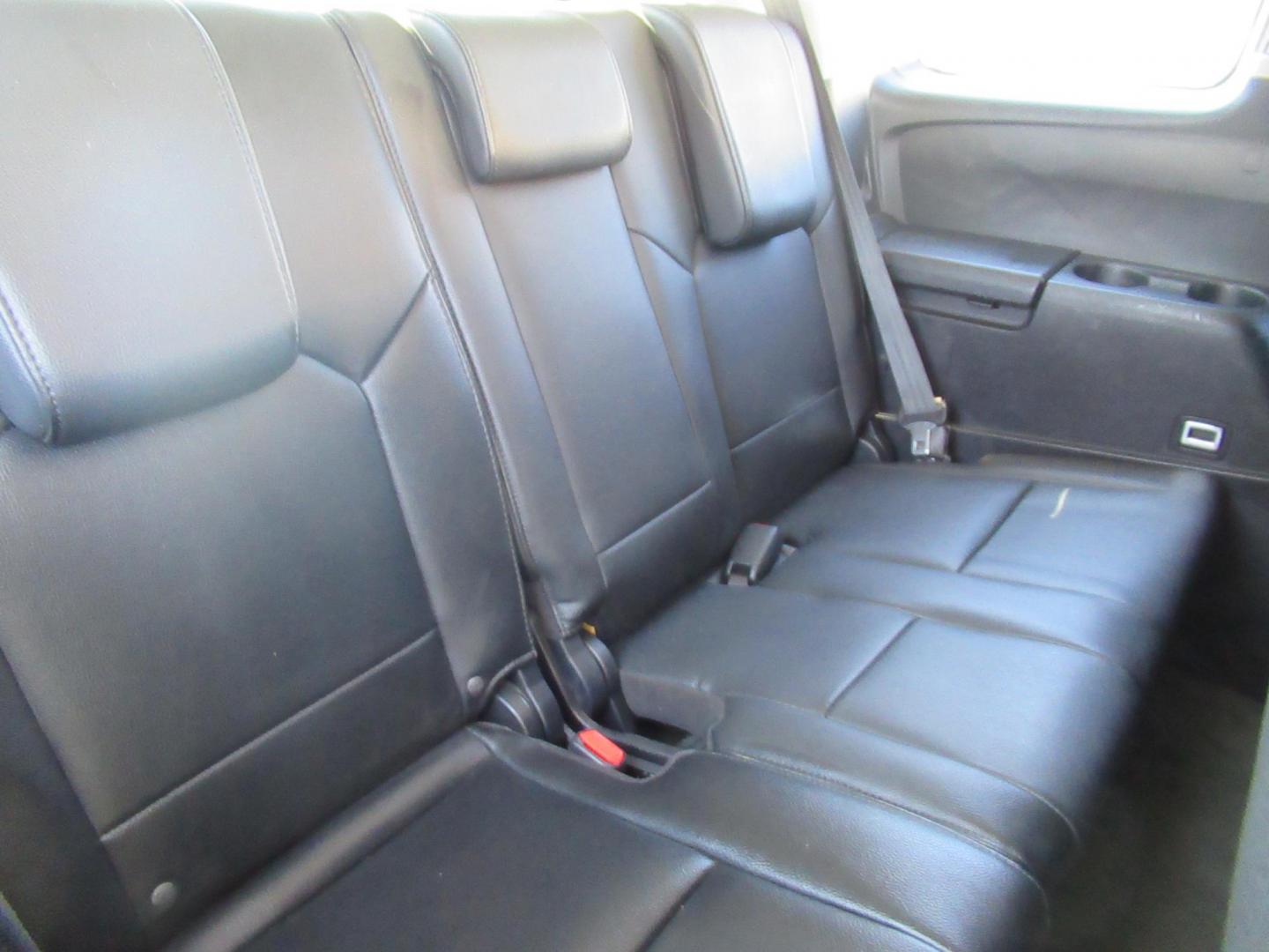2014 Silver /Black Honda Pilot EX-L 2WD 5-Spd AT (5FNYF3H54EB) with an 3.5L V6 SOHC 24V engine, 5-Speed Automatic transmission, located at 1511 North Shepherd Dr., Houston, TX, 77008, (281) 657-1221, 29.798361, -95.412560 - 2014 HONDA PILOT EX-L VIN: 5FNYF3H54EB024412 5 F N Y F 3 H 5 4 E B 0 2 4 4 1 2 4 DOOR WAGON/SPORT UTILITY 3.5L V6 F SOHC 24V GASOLINE FRONT WHEEL DRIVE- Photo#14