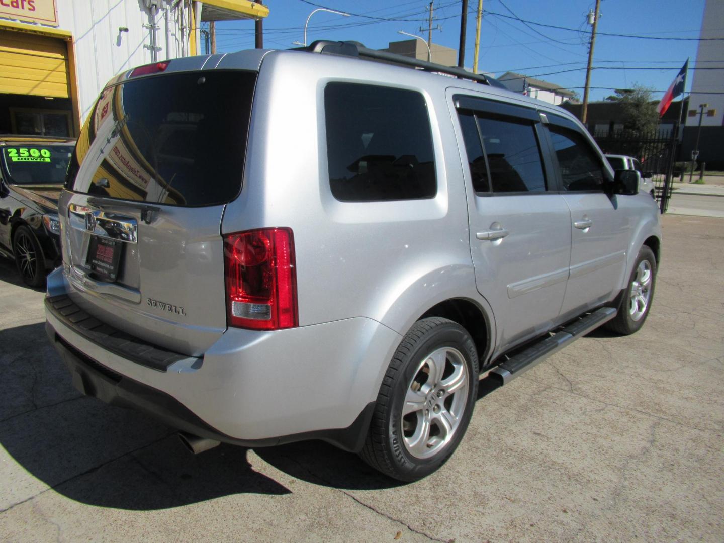 2014 Silver /Black Honda Pilot EX-L 2WD 5-Spd AT (5FNYF3H54EB) with an 3.5L V6 SOHC 24V engine, 5-Speed Automatic transmission, located at 1511 North Shepherd Dr., Houston, TX, 77008, (281) 657-1221, 29.798361, -95.412560 - 2014 HONDA PILOT EX-L VIN: 5FNYF3H54EB024412 5 F N Y F 3 H 5 4 E B 0 2 4 4 1 2 4 DOOR WAGON/SPORT UTILITY 3.5L V6 F SOHC 24V GASOLINE FRONT WHEEL DRIVE- Photo#19
