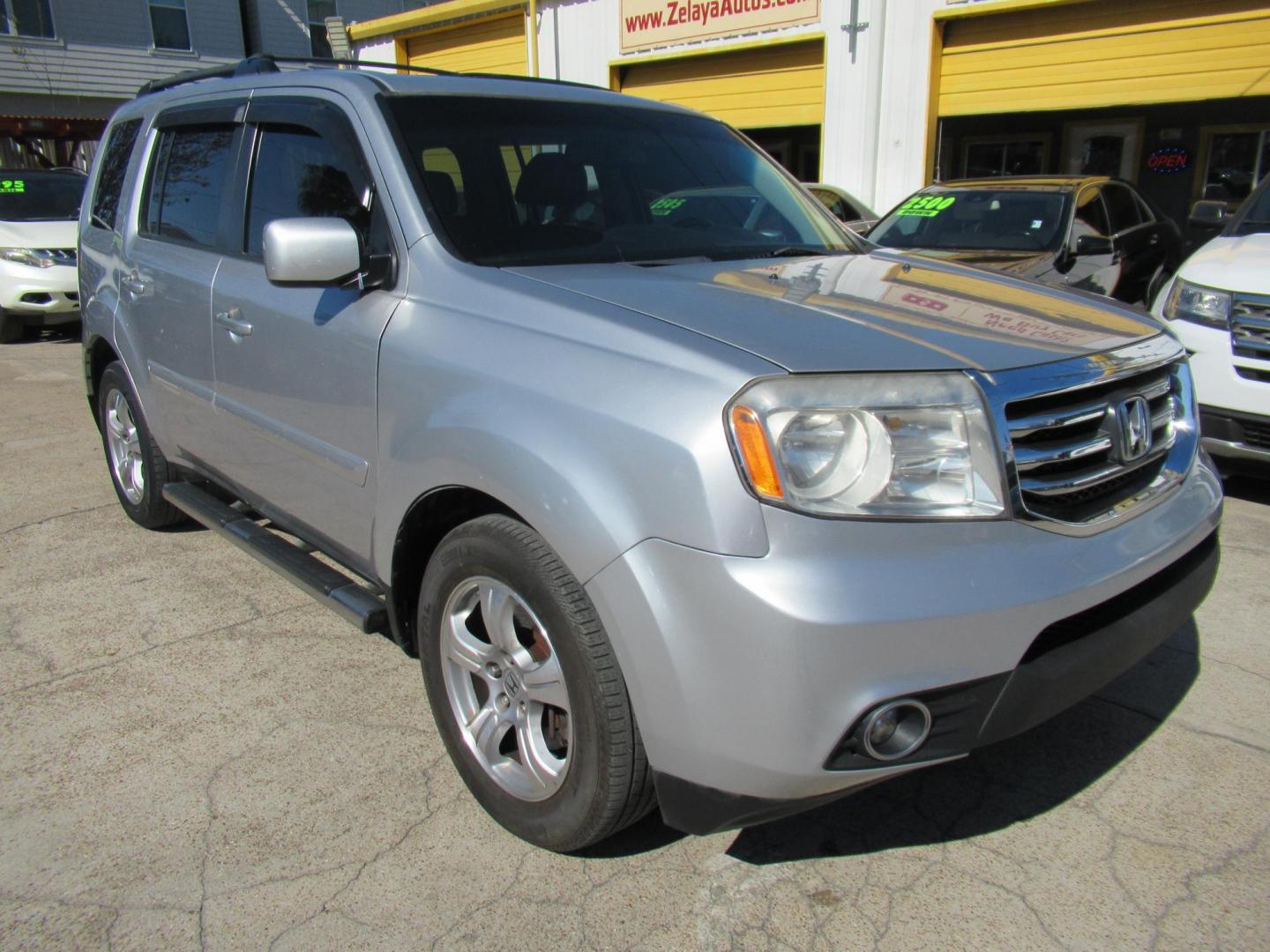 2014 Silver /Black Honda Pilot EX-L 2WD 5-Spd AT (5FNYF3H54EB) with an 3.5L V6 SOHC 24V engine, 5-Speed Automatic transmission, located at 1511 North Shepherd Dr., Houston, TX, 77008, (281) 657-1221, 29.798361, -95.412560 - 2014 HONDA PILOT EX-L VIN: 5FNYF3H54EB024412 5 F N Y F 3 H 5 4 E B 0 2 4 4 1 2 4 DOOR WAGON/SPORT UTILITY 3.5L V6 F SOHC 24V GASOLINE FRONT WHEEL DRIVE - Photo#21