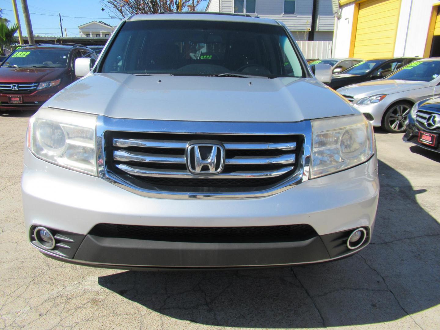 2014 Silver /Black Honda Pilot EX-L 2WD 5-Spd AT (5FNYF3H54EB) with an 3.5L V6 SOHC 24V engine, 5-Speed Automatic transmission, located at 1511 North Shepherd Dr., Houston, TX, 77008, (281) 657-1221, 29.798361, -95.412560 - 2014 HONDA PILOT EX-L VIN: 5FNYF3H54EB024412 5 F N Y F 3 H 5 4 E B 0 2 4 4 1 2 4 DOOR WAGON/SPORT UTILITY 3.5L V6 F SOHC 24V GASOLINE FRONT WHEEL DRIVE - Photo#22