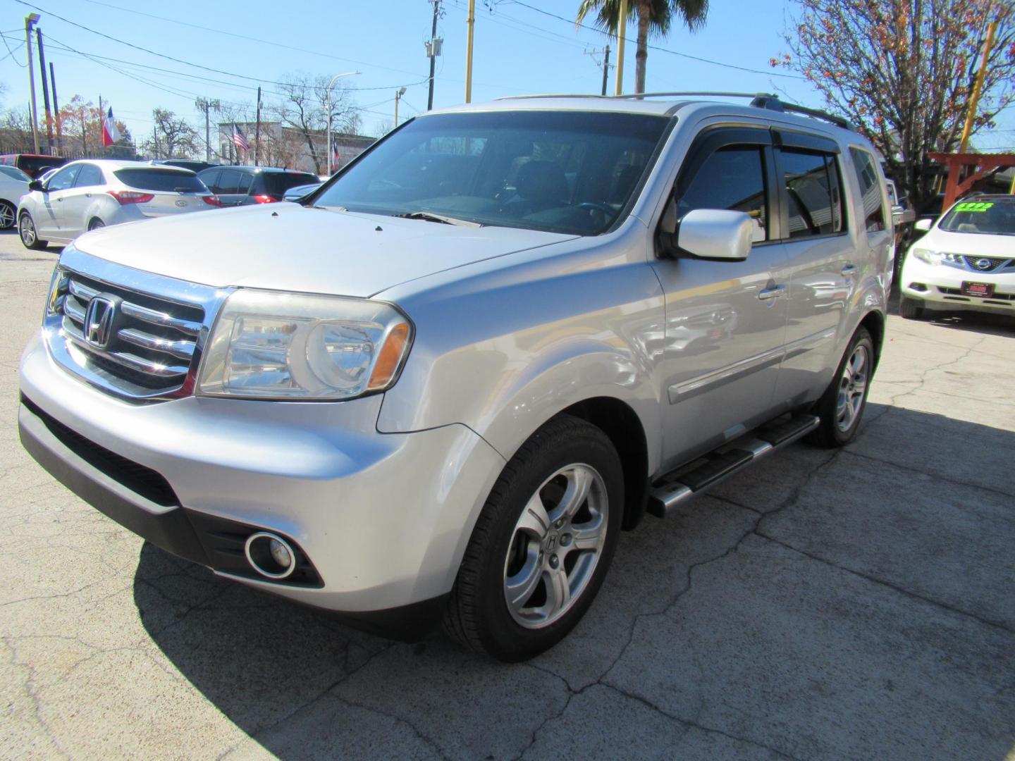 2014 Silver /Black Honda Pilot EX-L 2WD 5-Spd AT (5FNYF3H54EB) with an 3.5L V6 SOHC 24V engine, 5-Speed Automatic transmission, located at 1511 North Shepherd Dr., Houston, TX, 77008, (281) 657-1221, 29.798361, -95.412560 - 2014 HONDA PILOT EX-L VIN: 5FNYF3H54EB024412 5 F N Y F 3 H 5 4 E B 0 2 4 4 1 2 4 DOOR WAGON/SPORT UTILITY 3.5L V6 F SOHC 24V GASOLINE FRONT WHEEL DRIVE - Photo#23