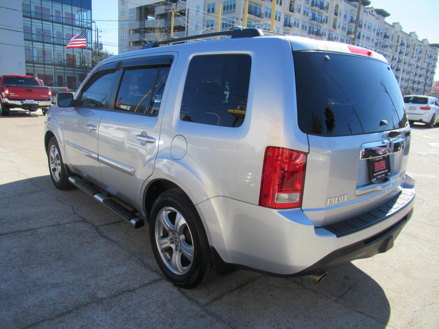 2014 Silver /Black Honda Pilot EX-L 2WD 5-Spd AT (5FNYF3H54EB) with an 3.5L V6 SOHC 24V engine, 5-Speed Automatic transmission, located at 1511 North Shepherd Dr., Houston, TX, 77008, (281) 657-1221, 29.798361, -95.412560 - 2014 HONDA PILOT EX-L VIN: 5FNYF3H54EB024412 5 F N Y F 3 H 5 4 E B 0 2 4 4 1 2 4 DOOR WAGON/SPORT UTILITY 3.5L V6 F SOHC 24V GASOLINE FRONT WHEEL DRIVE - Photo#24