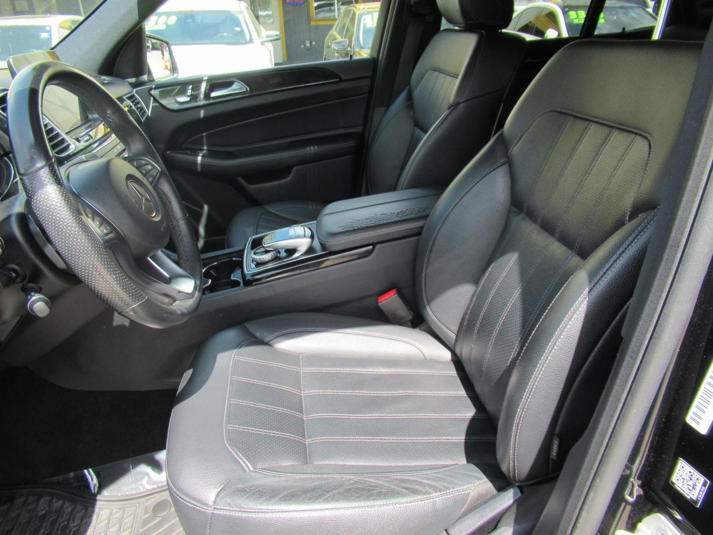 2017 Black /Black Mercedes-Benz GLE-Class GLE350 (4JGDA5JB5HA) with an 3.5L V6 DOHC 24V engine, 7A transmission, located at 1511 North Shepherd Dr., Houston, TX, 77008, (281) 657-1221, 29.798361, -95.412560 - Photo#7