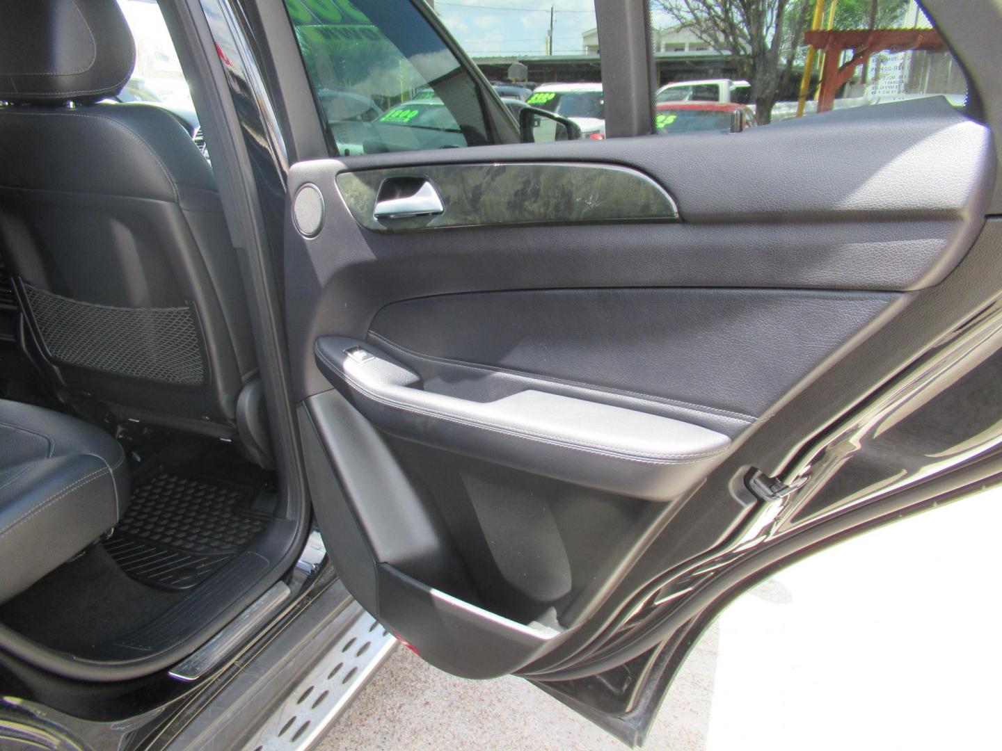 2017 Black /Black Mercedes-Benz GLE-Class GLE350 (4JGDA5JB5HA) with an 3.5L V6 DOHC 24V engine, 7A transmission, located at 1511 North Shepherd Dr., Houston, TX, 77008, (281) 657-1221, 29.798361, -95.412560 - Photo#13