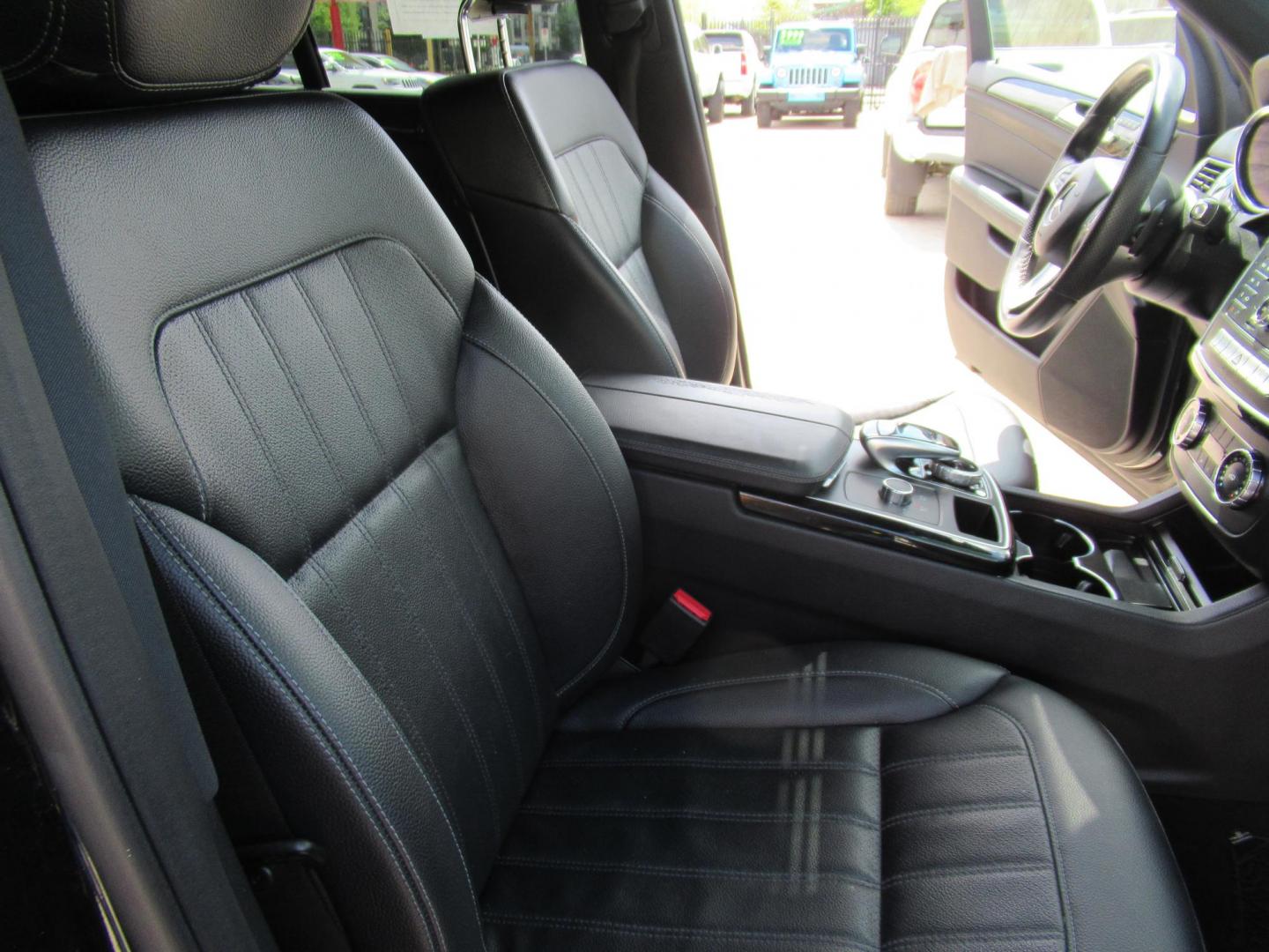 2017 Black /Black Mercedes-Benz GLE-Class GLE350 (4JGDA5JB5HA) with an 3.5L V6 DOHC 24V engine, 7A transmission, located at 1511 North Shepherd Dr., Houston, TX, 77008, (281) 657-1221, 29.798361, -95.412560 - Photo#15