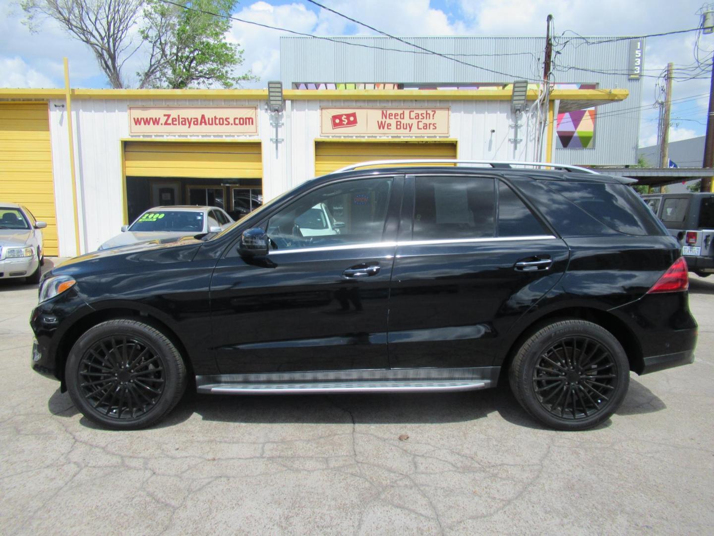 2017 Black /Black Mercedes-Benz GLE-Class GLE350 (4JGDA5JB5HA) with an 3.5L V6 DOHC 24V engine, 7A transmission, located at 1511 North Shepherd Dr., Houston, TX, 77008, (281) 657-1221, 29.798361, -95.412560 - Photo#17