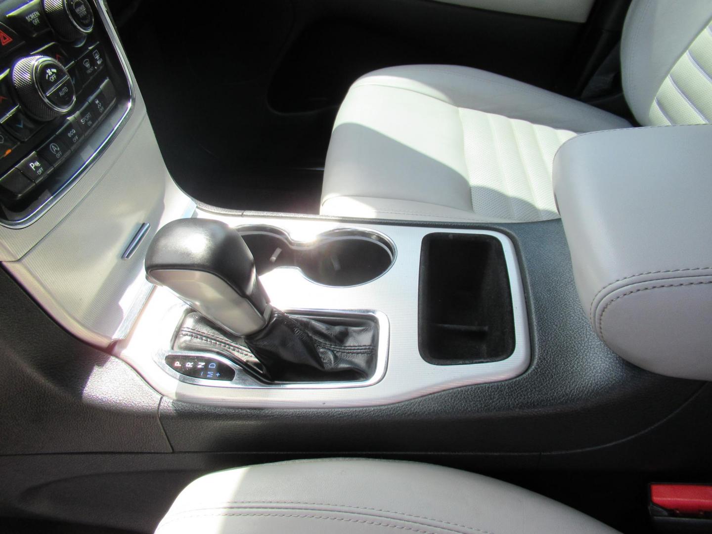 2018 Gray /Gray Jeep Grand Cherokee Limited 2WD (1C4RJEBG0JC) with an 3.6L V6 DOHC 24V engine, 8A transmission, located at 1511 North Shepherd Dr., Houston, TX, 77008, (281) 657-1221, 29.798361, -95.412560 - 2018 Jeep Grand Cherokee Sterling Edition 130,262 mi VIN: 1C4RJEBG0JC253671 Vehicle Details 4 Door Wagon/Sport Utility 3.6L V6 F DOHC 24V Gasoline Rear wheel drive - Photo#9