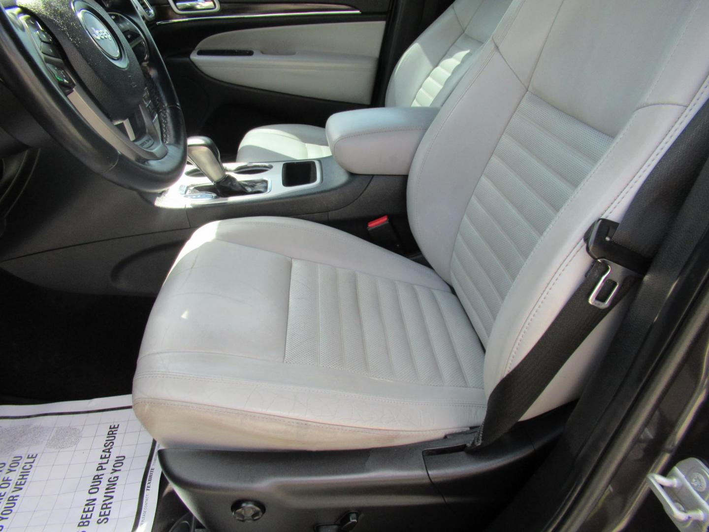 2018 Gray /Gray Jeep Grand Cherokee Limited 2WD (1C4RJEBG0JC) with an 3.6L V6 DOHC 24V engine, 8A transmission, located at 1511 North Shepherd Dr., Houston, TX, 77008, (281) 657-1221, 29.798361, -95.412560 - 2018 Jeep Grand Cherokee Sterling Edition 130,262 mi VIN: 1C4RJEBG0JC253671 Vehicle Details 4 Door Wagon/Sport Utility 3.6L V6 F DOHC 24V Gasoline Rear wheel drive- Photo#7