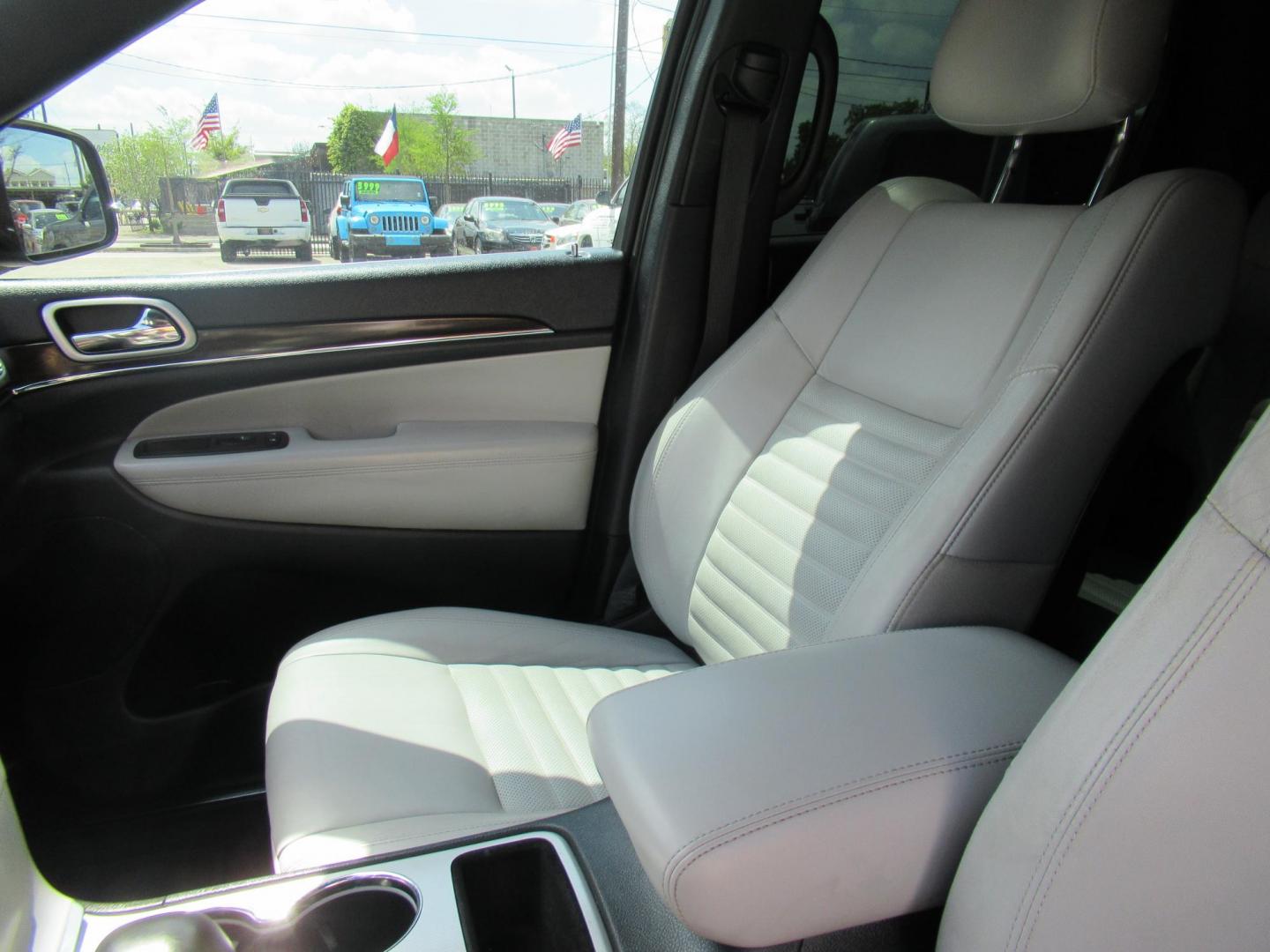 2018 Gray /Gray Jeep Grand Cherokee Limited 2WD (1C4RJEBG0JC) with an 3.6L V6 DOHC 24V engine, 8A transmission, located at 1511 North Shepherd Dr., Houston, TX, 77008, (281) 657-1221, 29.798361, -95.412560 - 2018 Jeep Grand Cherokee Sterling Edition 130,262 mi VIN: 1C4RJEBG0JC253671 Vehicle Details 4 Door Wagon/Sport Utility 3.6L V6 F DOHC 24V Gasoline Rear wheel drive - Photo#11