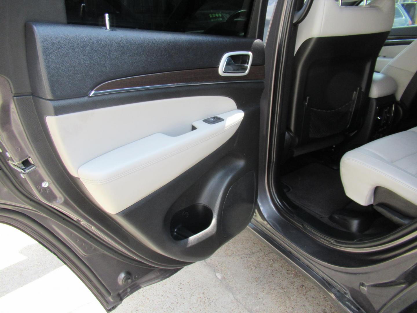 2018 Gray /Gray Jeep Grand Cherokee Limited 2WD (1C4RJEBG0JC) with an 3.6L V6 DOHC 24V engine, 8A transmission, located at 1511 North Shepherd Dr., Houston, TX, 77008, (281) 657-1221, 29.798361, -95.412560 - 2018 Jeep Grand Cherokee Sterling Edition 130,262 mi VIN: 1C4RJEBG0JC253671 Vehicle Details 4 Door Wagon/Sport Utility 3.6L V6 F DOHC 24V Gasoline Rear wheel drive- Photo#15
