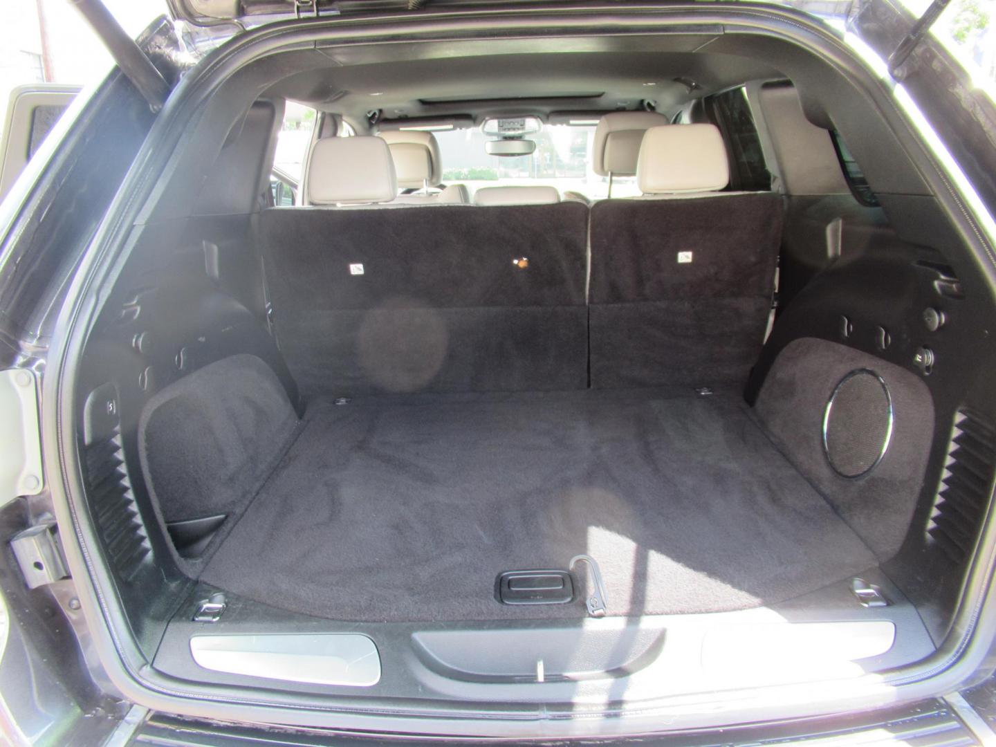 2018 Gray /Gray Jeep Grand Cherokee Limited 2WD (1C4RJEBG0JC) with an 3.6L V6 DOHC 24V engine, 8A transmission, located at 1511 North Shepherd Dr., Houston, TX, 77008, (281) 657-1221, 29.798361, -95.412560 - 2018 Jeep Grand Cherokee Sterling Edition 130,262 mi VIN: 1C4RJEBG0JC253671 Vehicle Details 4 Door Wagon/Sport Utility 3.6L V6 F DOHC 24V Gasoline Rear wheel drive - Photo#16