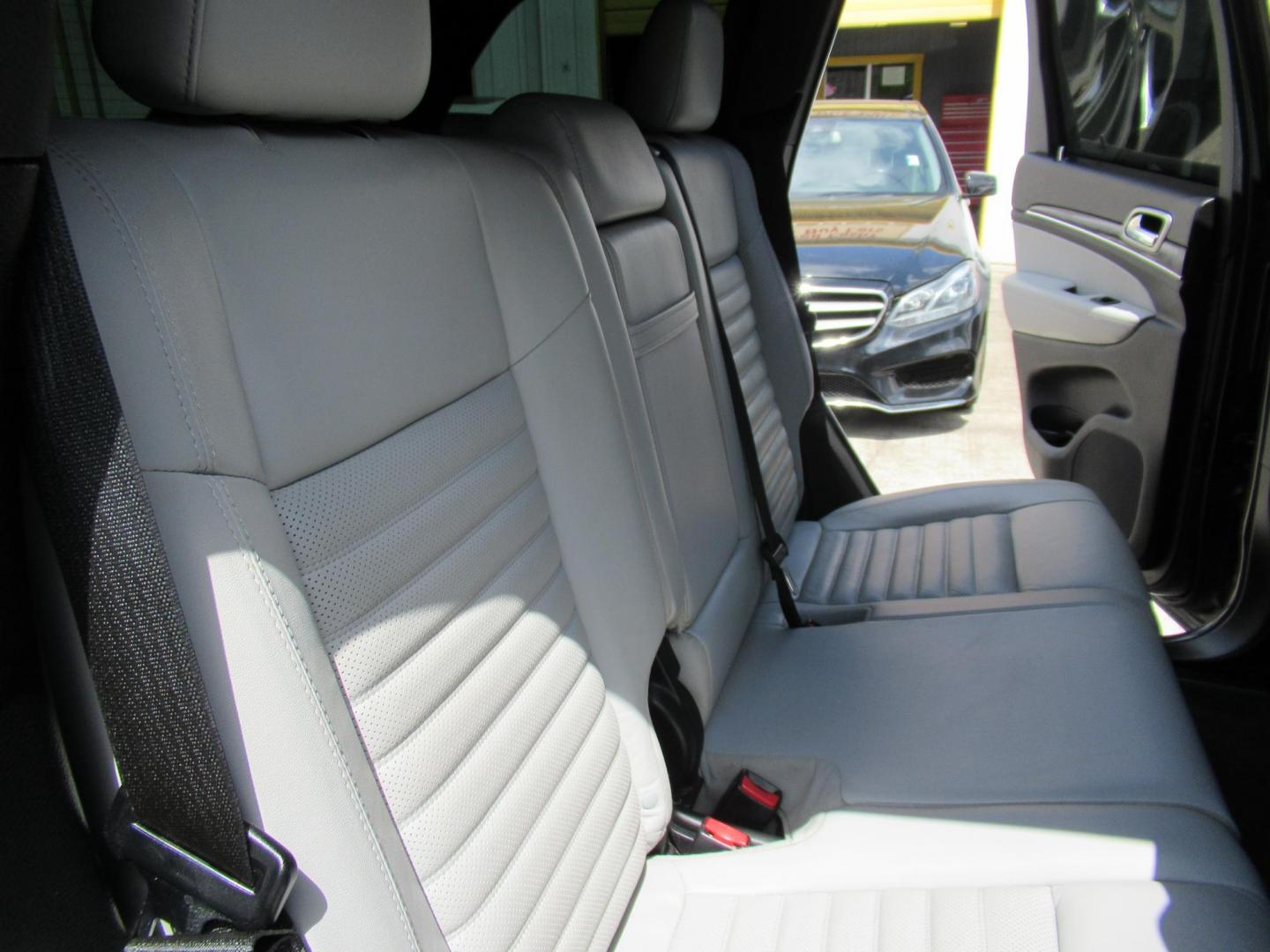 2018 Gray /Gray Jeep Grand Cherokee Limited 2WD (1C4RJEBG0JC) with an 3.6L V6 DOHC 24V engine, 8A transmission, located at 1511 North Shepherd Dr., Houston, TX, 77008, (281) 657-1221, 29.798361, -95.412560 - 2018 Jeep Grand Cherokee Sterling Edition 130,262 mi VIN: 1C4RJEBG0JC253671 Vehicle Details 4 Door Wagon/Sport Utility 3.6L V6 F DOHC 24V Gasoline Rear wheel drive - Photo#19