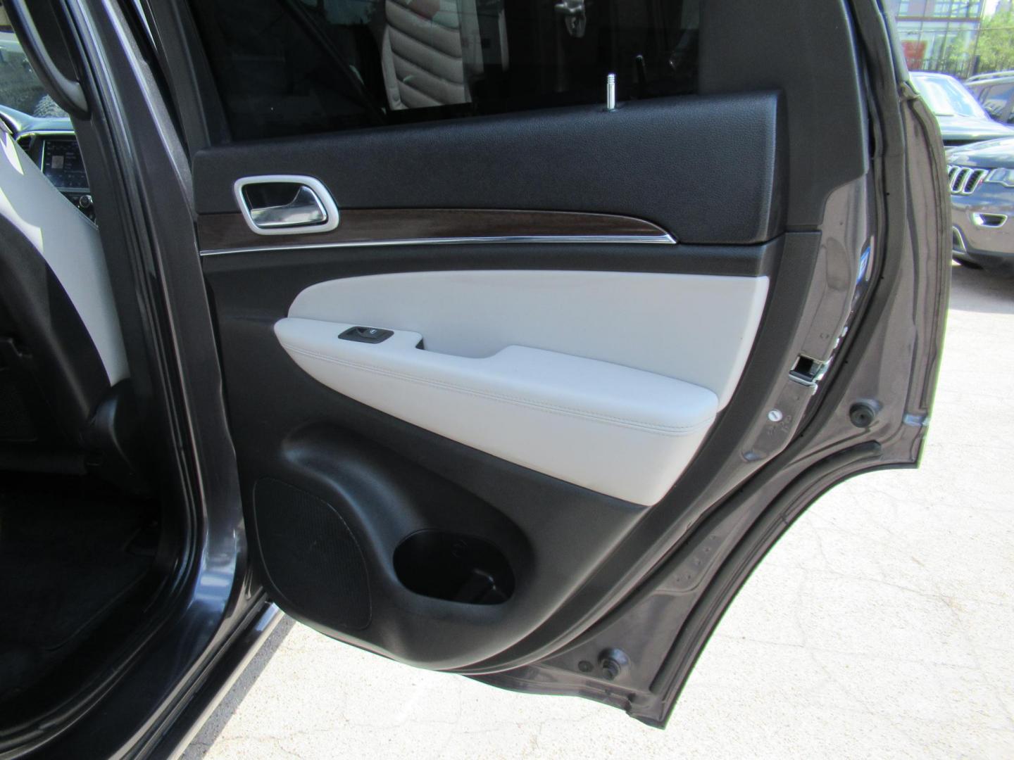 2018 Gray /Gray Jeep Grand Cherokee Limited 2WD (1C4RJEBG0JC) with an 3.6L V6 DOHC 24V engine, 8A transmission, located at 1511 North Shepherd Dr., Houston, TX, 77008, (281) 657-1221, 29.798361, -95.412560 - 2018 Jeep Grand Cherokee Sterling Edition 130,262 mi VIN: 1C4RJEBG0JC253671 Vehicle Details 4 Door Wagon/Sport Utility 3.6L V6 F DOHC 24V Gasoline Rear wheel drive - Photo#21