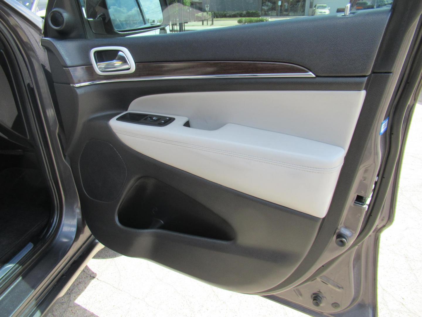 2018 Gray /Gray Jeep Grand Cherokee Limited 2WD (1C4RJEBG0JC) with an 3.6L V6 DOHC 24V engine, 8A transmission, located at 1511 North Shepherd Dr., Houston, TX, 77008, (281) 657-1221, 29.798361, -95.412560 - 2018 Jeep Grand Cherokee Sterling Edition 130,262 mi VIN: 1C4RJEBG0JC253671 Vehicle Details 4 Door Wagon/Sport Utility 3.6L V6 F DOHC 24V Gasoline Rear wheel drive - Photo#22