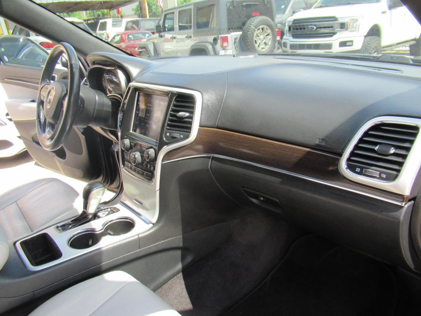2018 Gray /Gray Jeep Grand Cherokee Limited 2WD (1C4RJEBG0JC) with an 3.6L V6 DOHC 24V engine, 8A transmission, located at 1511 North Shepherd Dr., Houston, TX, 77008, (281) 657-1221, 29.798361, -95.412560 - 2018 Jeep Grand Cherokee Sterling Edition 130,262 mi VIN: 1C4RJEBG0JC253671 Vehicle Details 4 Door Wagon/Sport Utility 3.6L V6 F DOHC 24V Gasoline Rear wheel drive- Photo#23
