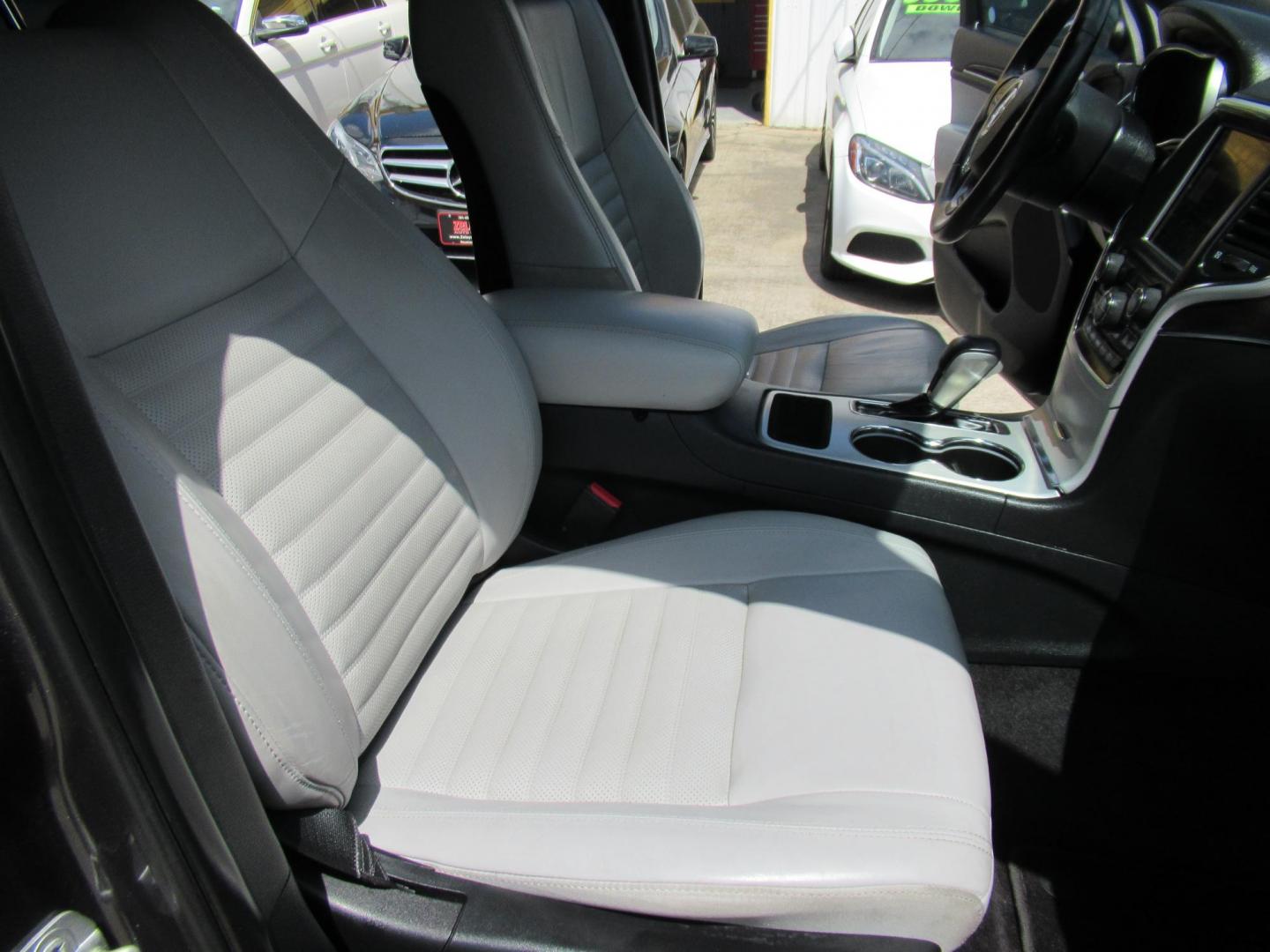 2018 Gray /Gray Jeep Grand Cherokee Limited 2WD (1C4RJEBG0JC) with an 3.6L V6 DOHC 24V engine, 8A transmission, located at 1511 North Shepherd Dr., Houston, TX, 77008, (281) 657-1221, 29.798361, -95.412560 - 2018 Jeep Grand Cherokee Sterling Edition 130,262 mi VIN: 1C4RJEBG0JC253671 Vehicle Details 4 Door Wagon/Sport Utility 3.6L V6 F DOHC 24V Gasoline Rear wheel drive - Photo#24