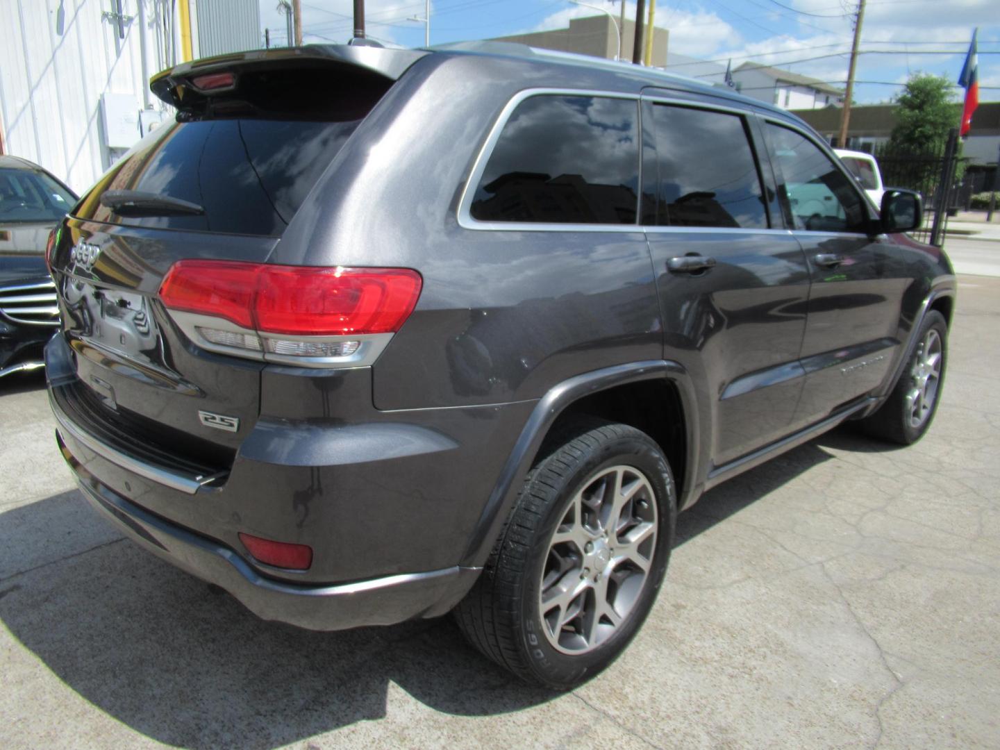 2018 Gray /Gray Jeep Grand Cherokee Limited 2WD (1C4RJEBG0JC) with an 3.6L V6 DOHC 24V engine, 8A transmission, located at 1511 North Shepherd Dr., Houston, TX, 77008, (281) 657-1221, 29.798361, -95.412560 - 2018 Jeep Grand Cherokee Sterling Edition 130,262 mi VIN: 1C4RJEBG0JC253671 Vehicle Details 4 Door Wagon/Sport Utility 3.6L V6 F DOHC 24V Gasoline Rear wheel drive - Photo#26