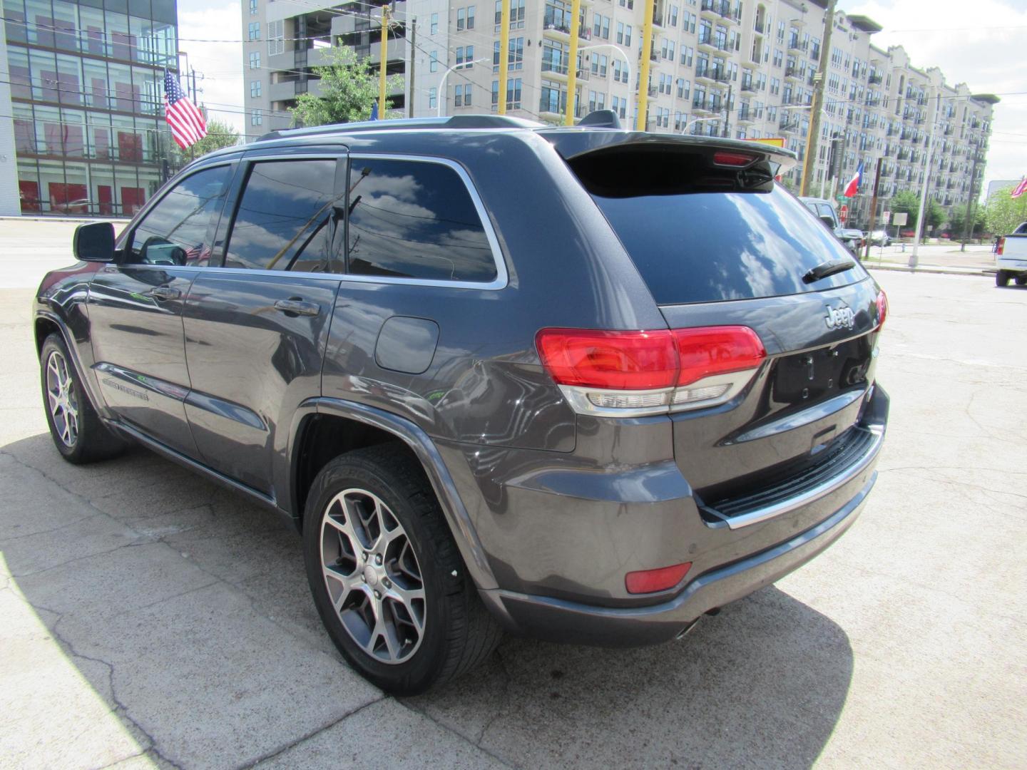 2018 Gray /Gray Jeep Grand Cherokee Limited 2WD (1C4RJEBG0JC) with an 3.6L V6 DOHC 24V engine, 8A transmission, located at 1511 North Shepherd Dr., Houston, TX, 77008, (281) 657-1221, 29.798361, -95.412560 - 2018 Jeep Grand Cherokee Sterling Edition 130,262 mi VIN: 1C4RJEBG0JC253671 Vehicle Details 4 Door Wagon/Sport Utility 3.6L V6 F DOHC 24V Gasoline Rear wheel drive- Photo#32