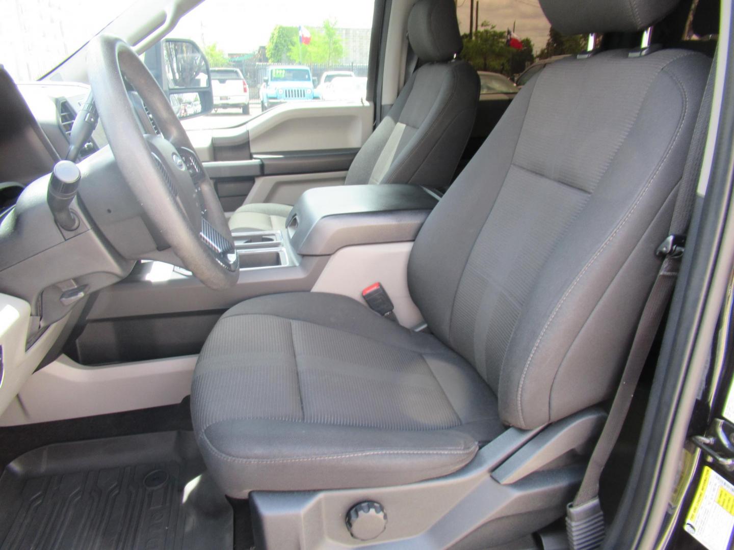 2020 Black /Black Ford F-150 King-Ranch SuperCrew 5.5-ft. 2WD (1FTEW1CP4LK) with an 2.7L V6 DOHC 24V engine, 6A transmission, located at 1511 North Shepherd Dr., Houston, TX, 77008, (281) 657-1221, 29.798361, -95.412560 - 155,141 mi VIN: 1FTEW1CP4LKD56074 Vehicle Details Crew Pickup 2.7L V6 F DOHC 24V Gasoline Rear wheel drive - Photo#1