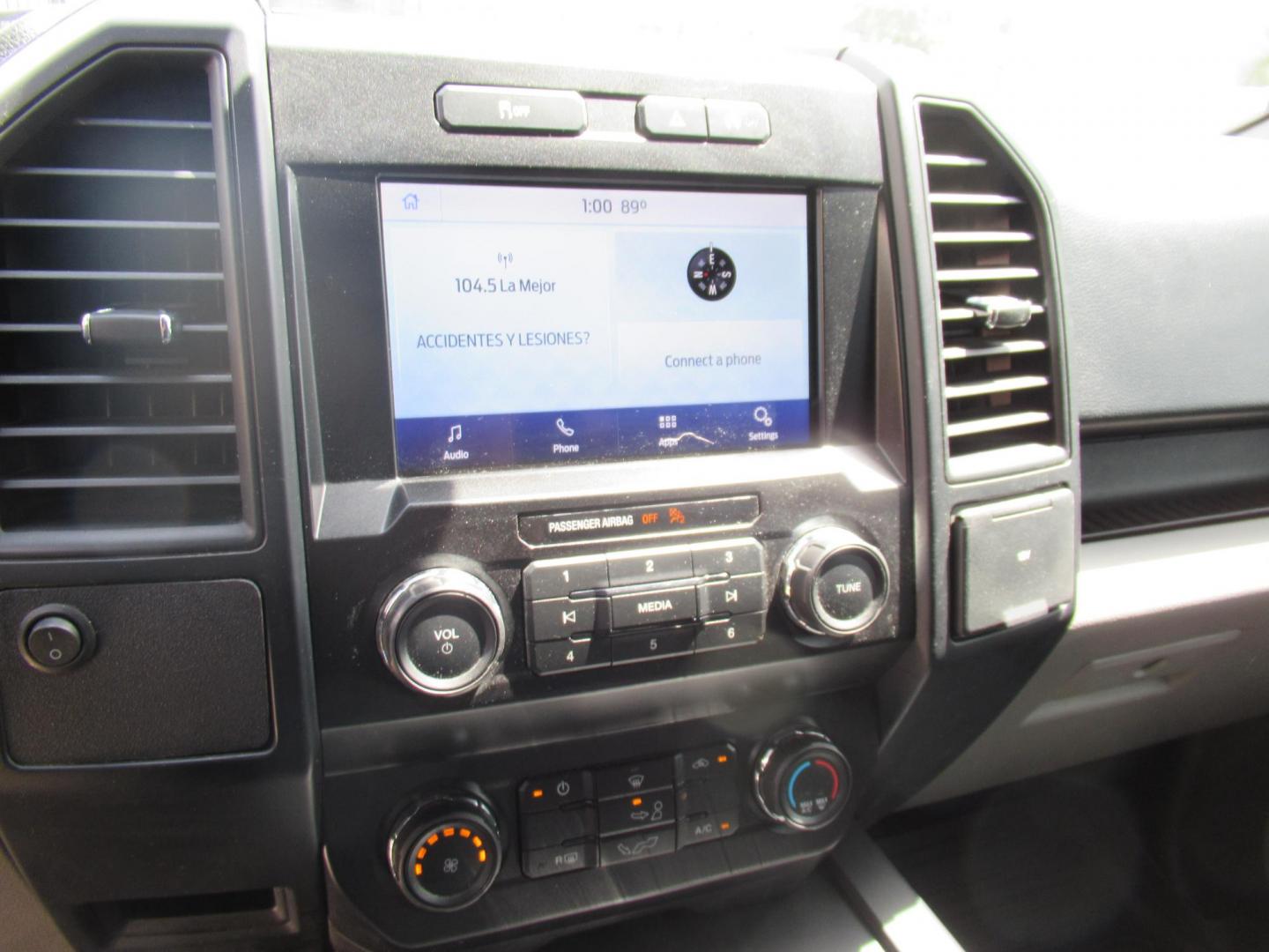 2020 Black /Black Ford F-150 King-Ranch SuperCrew 5.5-ft. 2WD (1FTEW1CP4LK) with an 2.7L V6 DOHC 24V engine, 6A transmission, located at 1511 North Shepherd Dr., Houston, TX, 77008, (281) 657-1221, 29.798361, -95.412560 - 155,141 mi VIN: 1FTEW1CP4LKD56074 Vehicle Details Crew Pickup 2.7L V6 F DOHC 24V Gasoline Rear wheel drive - Photo#4