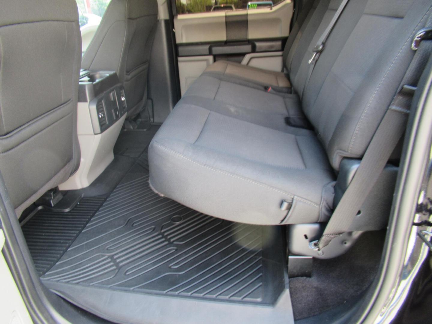 2020 Black /Black Ford F-150 King-Ranch SuperCrew 5.5-ft. 2WD (1FTEW1CP4LK) with an 2.7L V6 DOHC 24V engine, 6A transmission, located at 1511 North Shepherd Dr., Houston, TX, 77008, (281) 657-1221, 29.798361, -95.412560 - 155,141 mi VIN: 1FTEW1CP4LKD56074 Vehicle Details Crew Pickup 2.7L V6 F DOHC 24V Gasoline Rear wheel drive - Photo#9