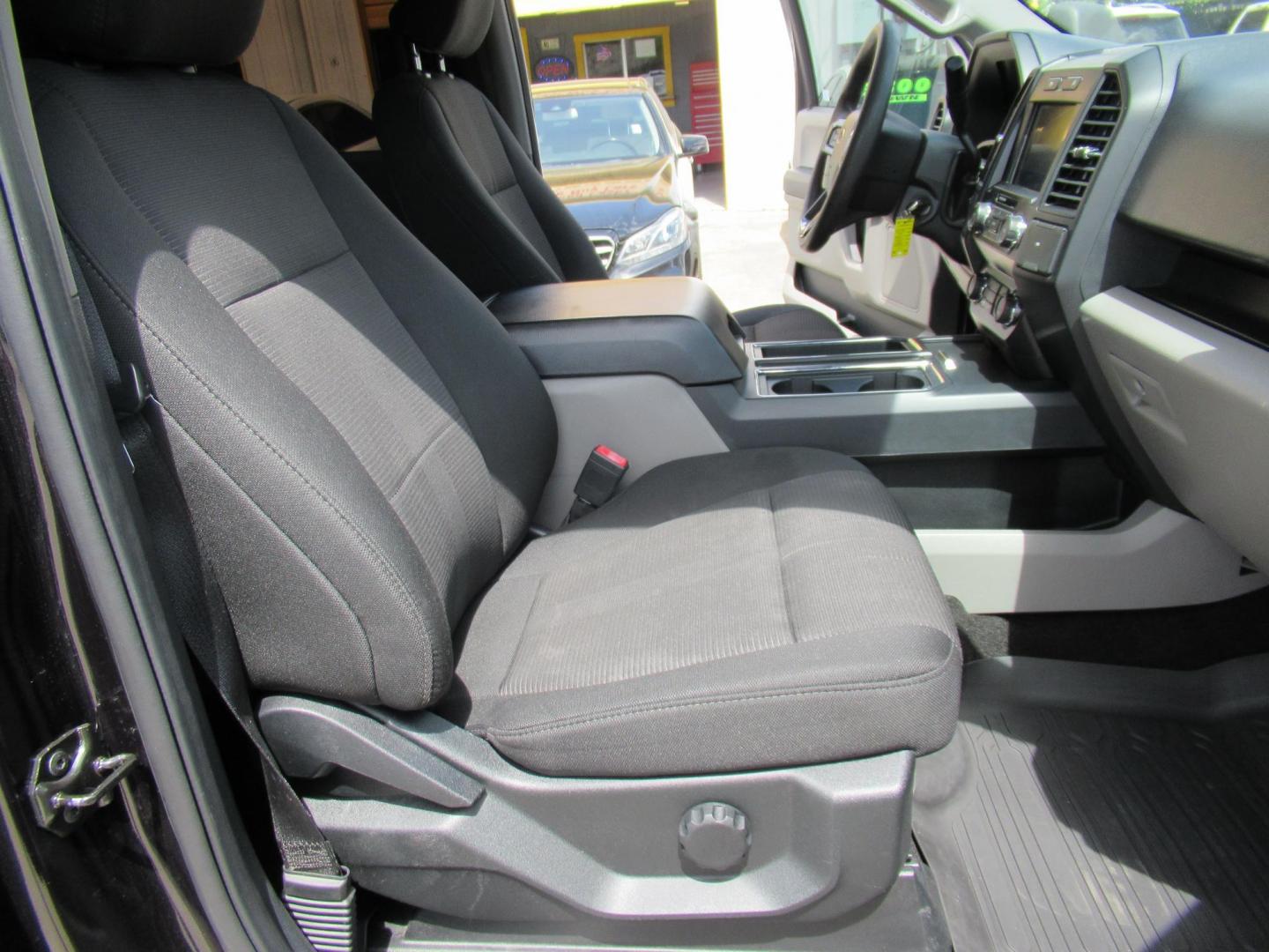 2020 Black /Black Ford F-150 King-Ranch SuperCrew 5.5-ft. 2WD (1FTEW1CP4LK) with an 2.7L V6 DOHC 24V engine, 6A transmission, located at 1511 North Shepherd Dr., Houston, TX, 77008, (281) 657-1221, 29.798361, -95.412560 - 155,141 mi VIN: 1FTEW1CP4LKD56074 Vehicle Details Crew Pickup 2.7L V6 F DOHC 24V Gasoline Rear wheel drive - Photo#17